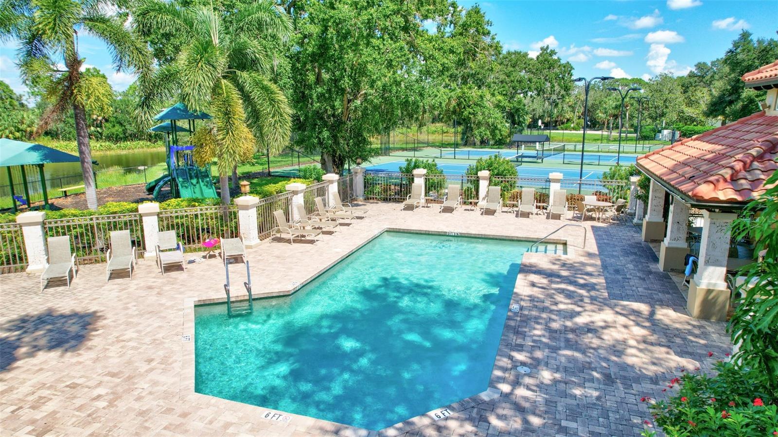 5285 FAR OAK CIR