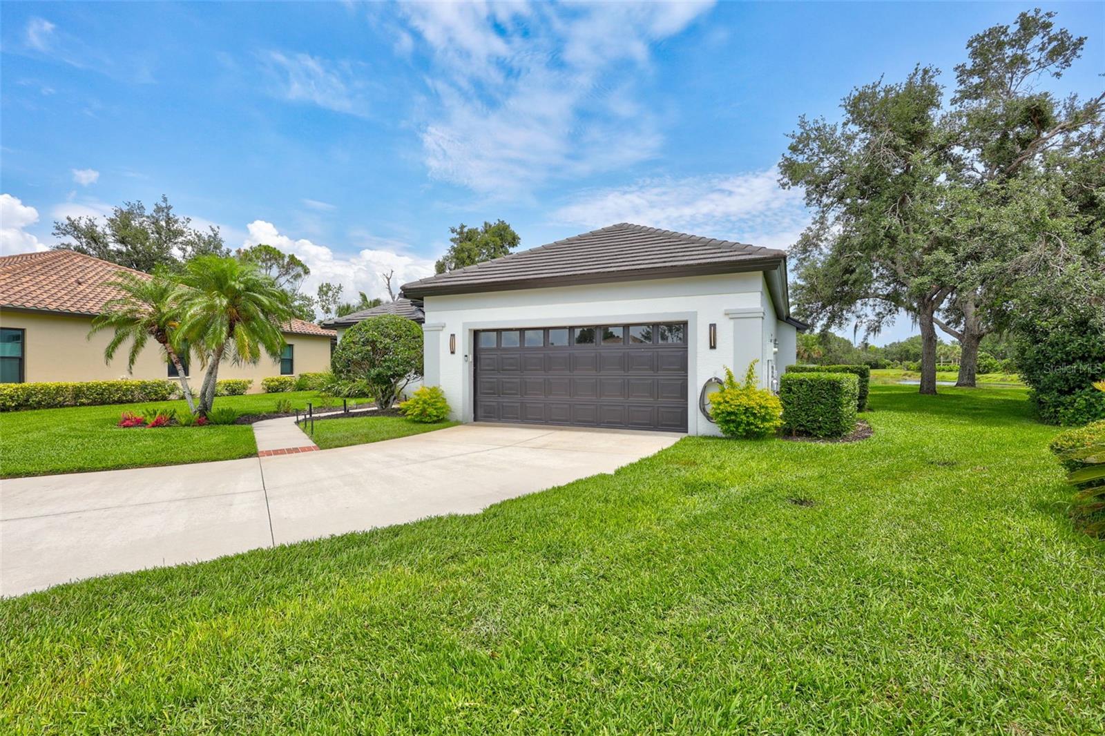 5285 FAR OAK CIR