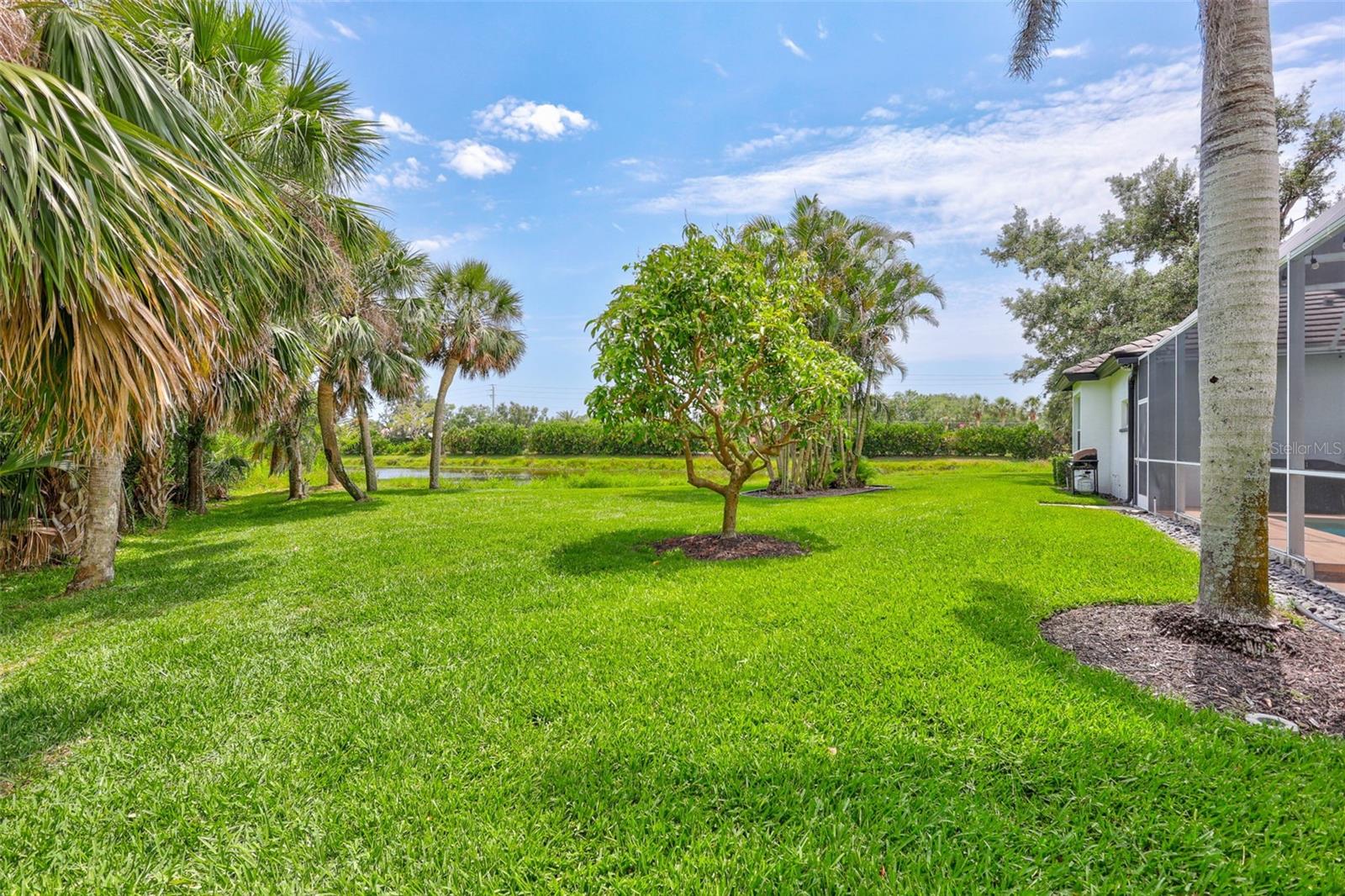 5285 FAR OAK CIR