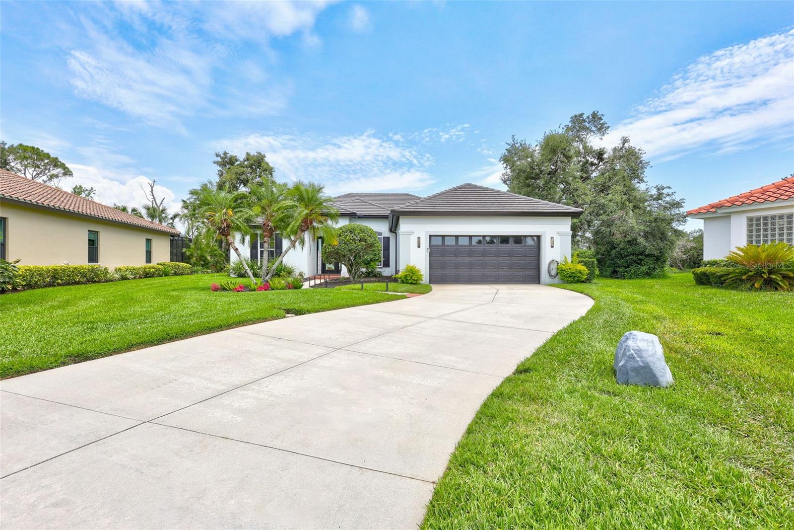 5285 FAR OAK CIR