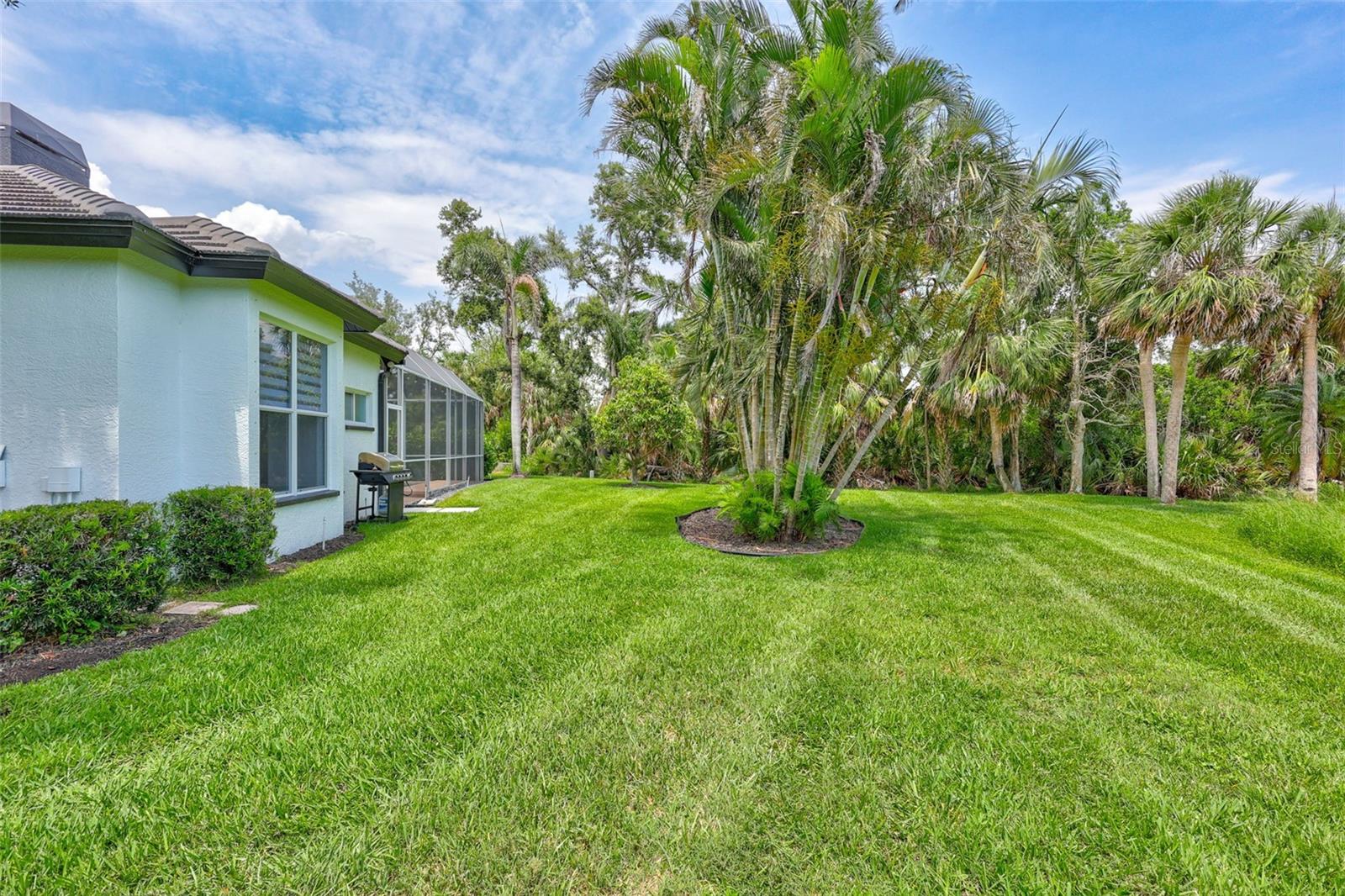 5285 FAR OAK CIR