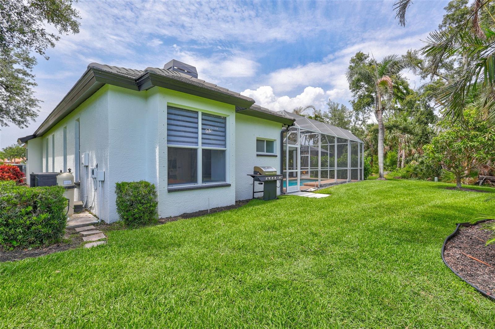 5285 FAR OAK CIR