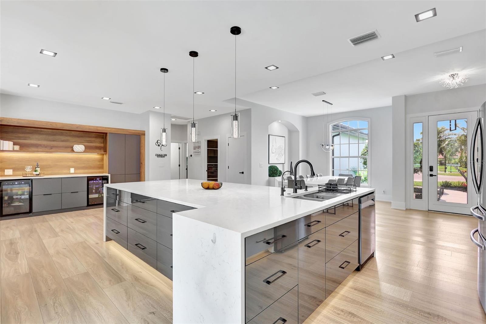 5285 FAR OAK CIR