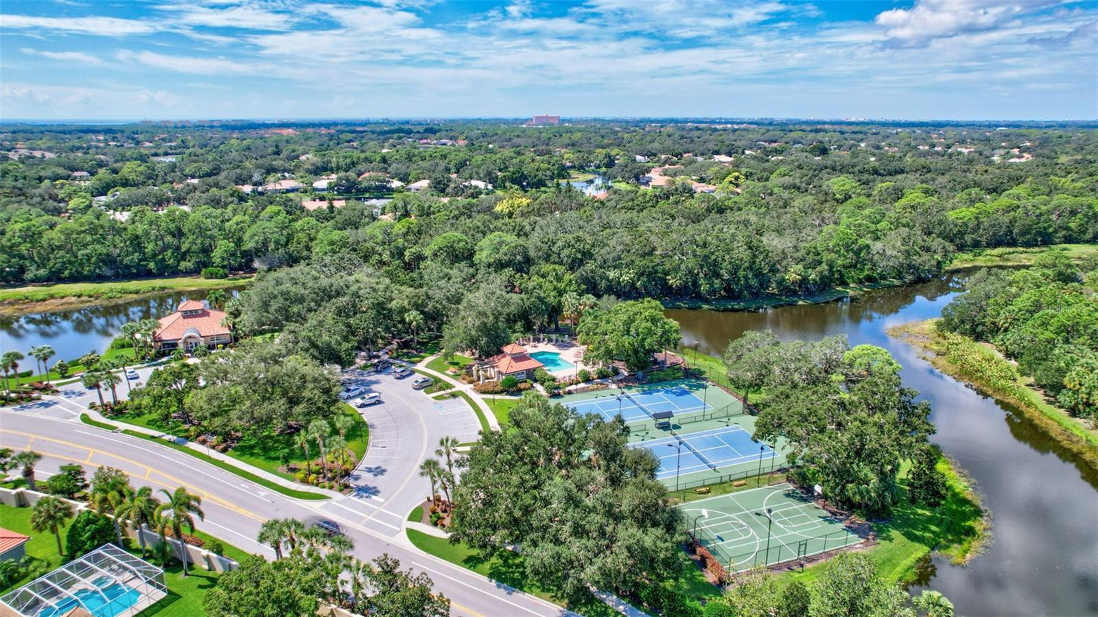 5285 FAR OAK CIR