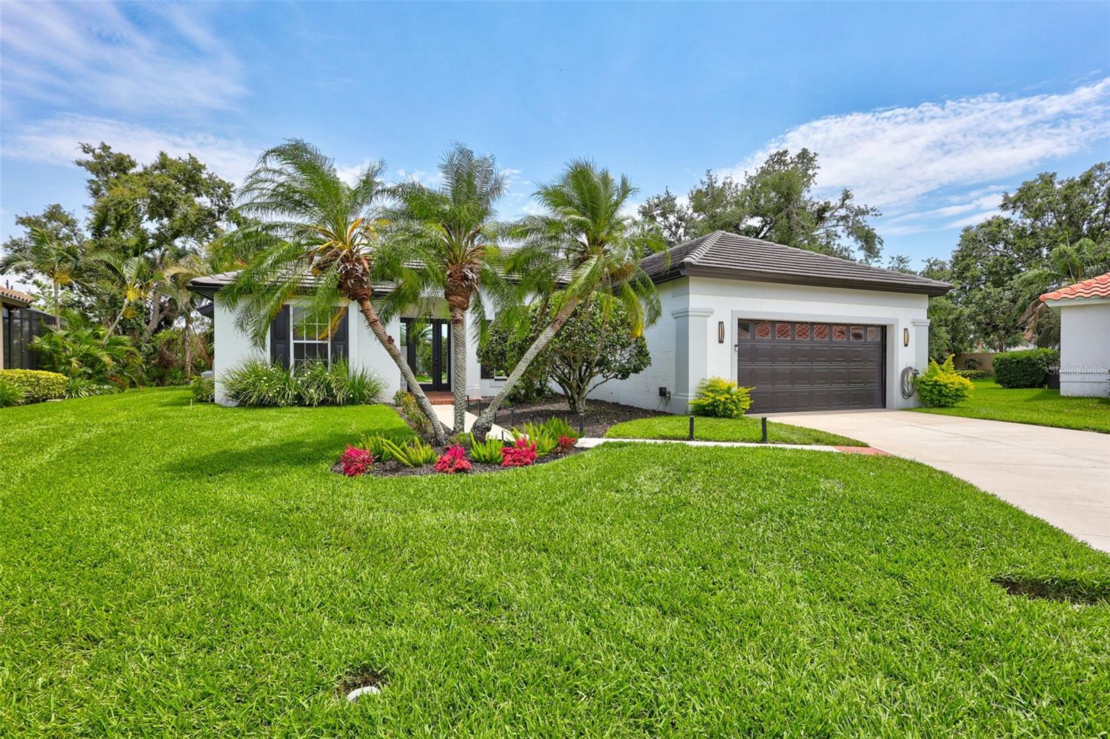 5285 FAR OAK CIR