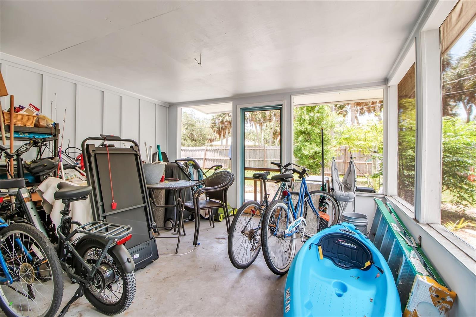 951 VARET RD