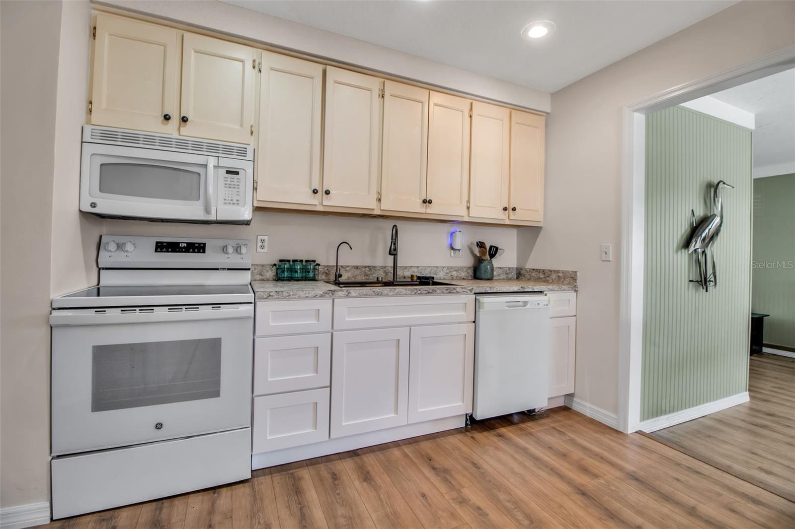 951 VARET RD
