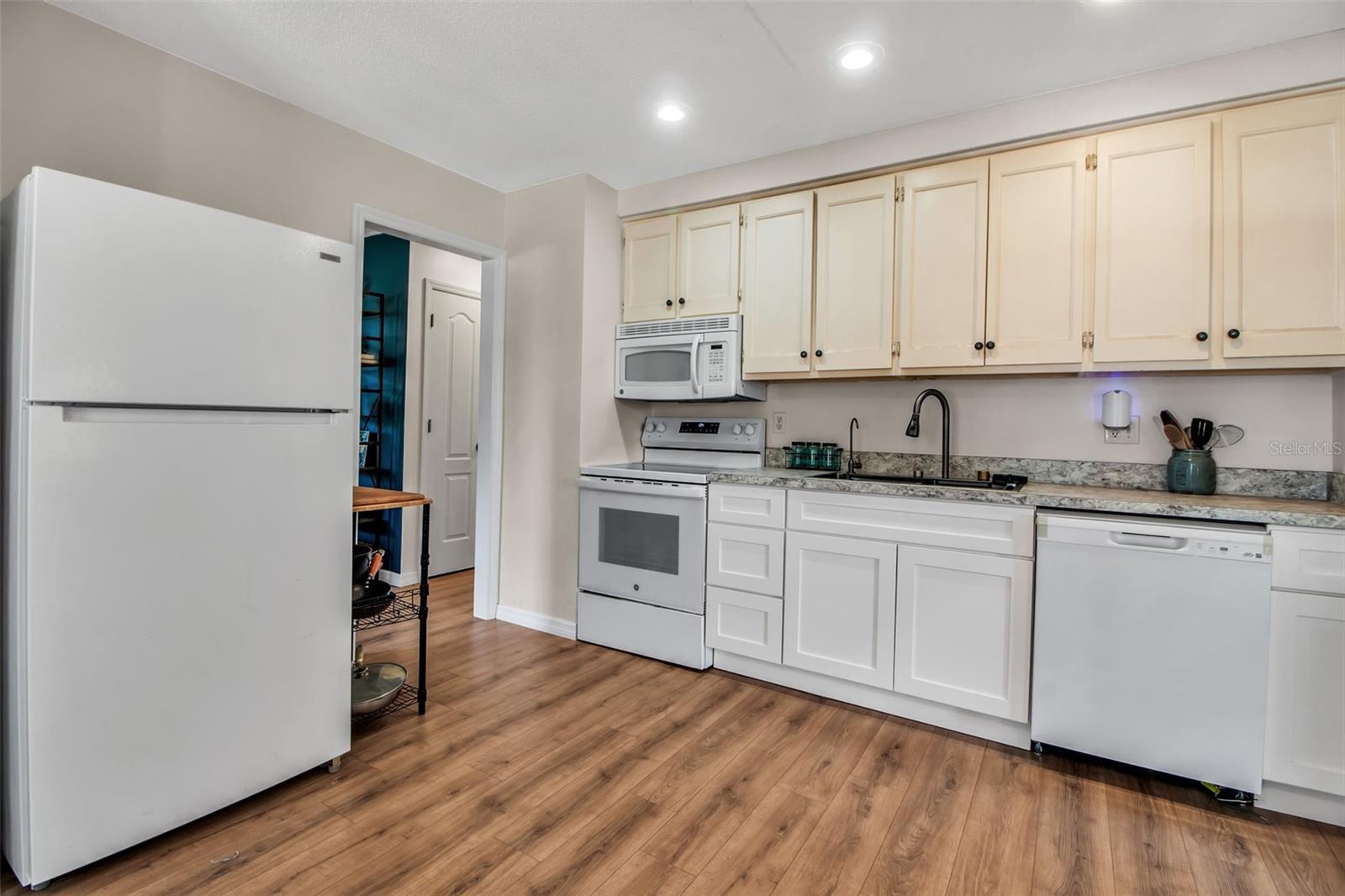 951 VARET RD