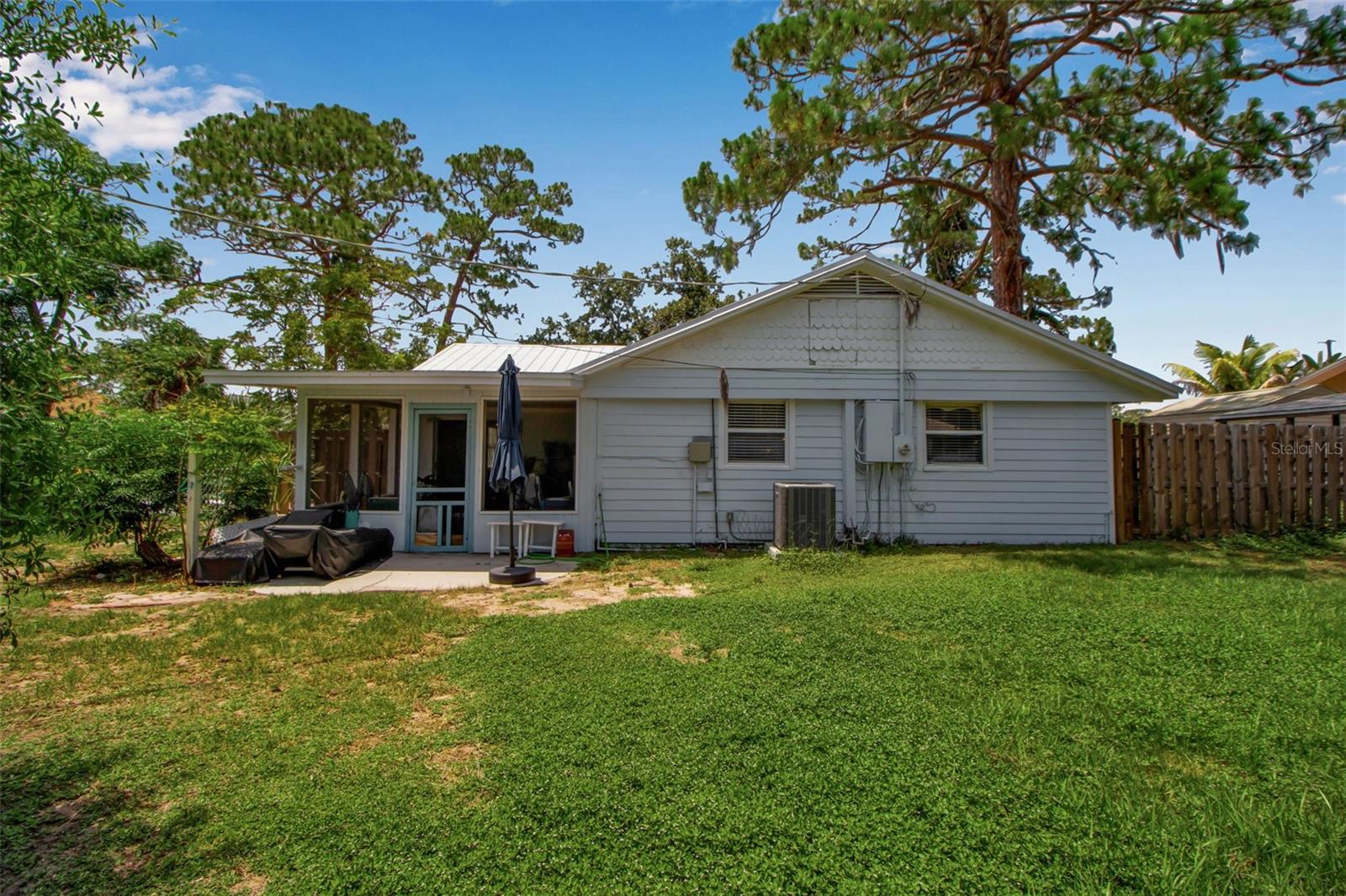 951 VARET RD