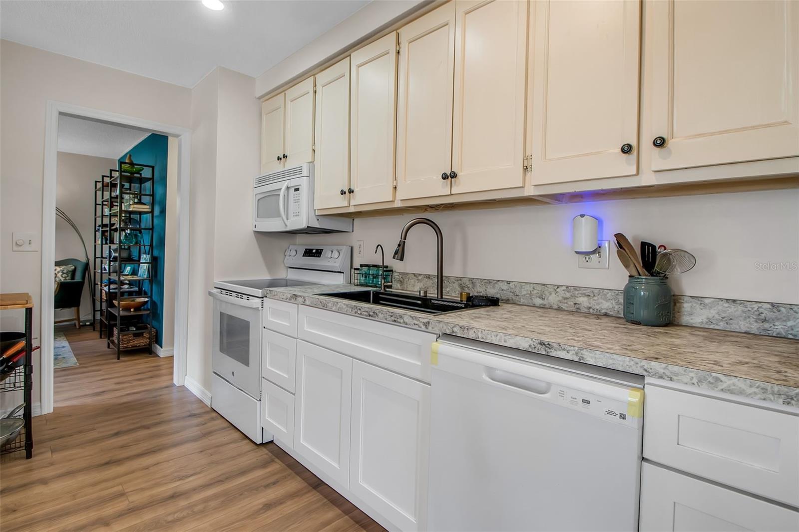 951 VARET RD