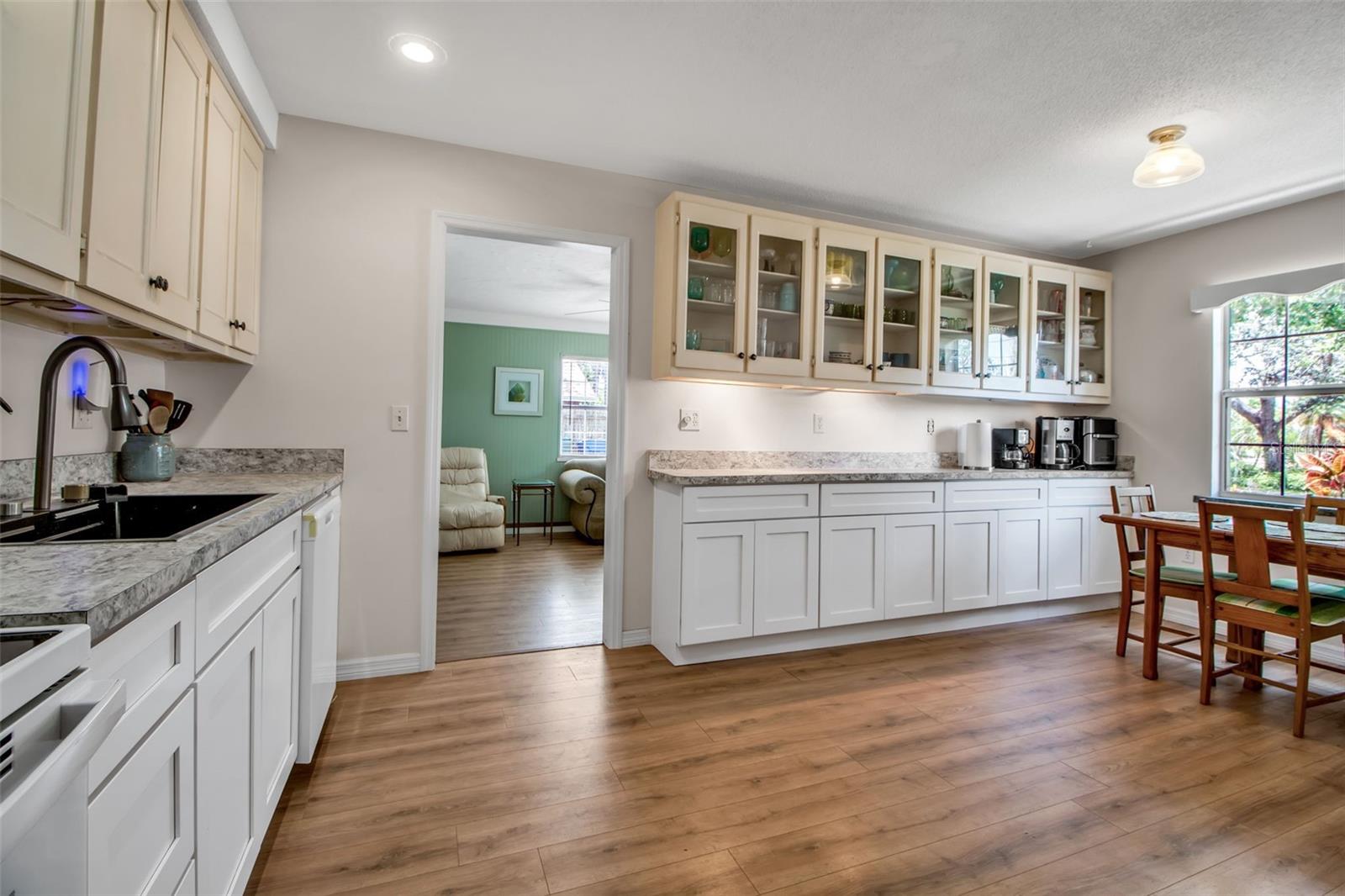 951 VARET RD