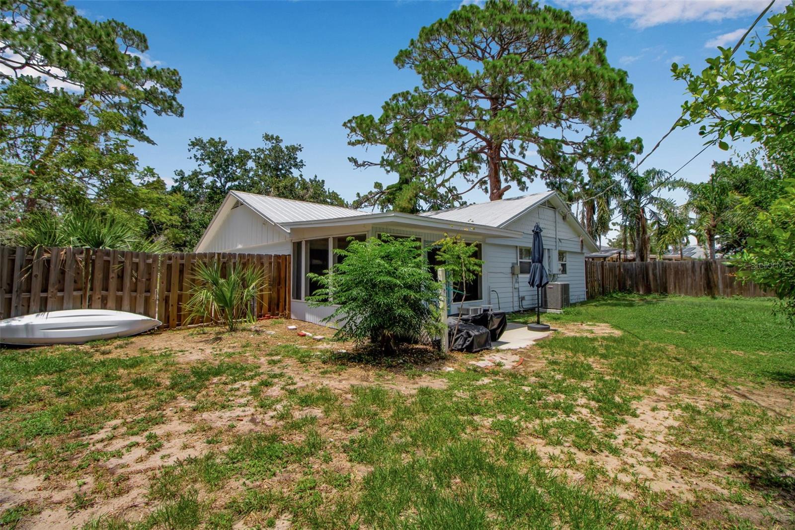 951 VARET RD