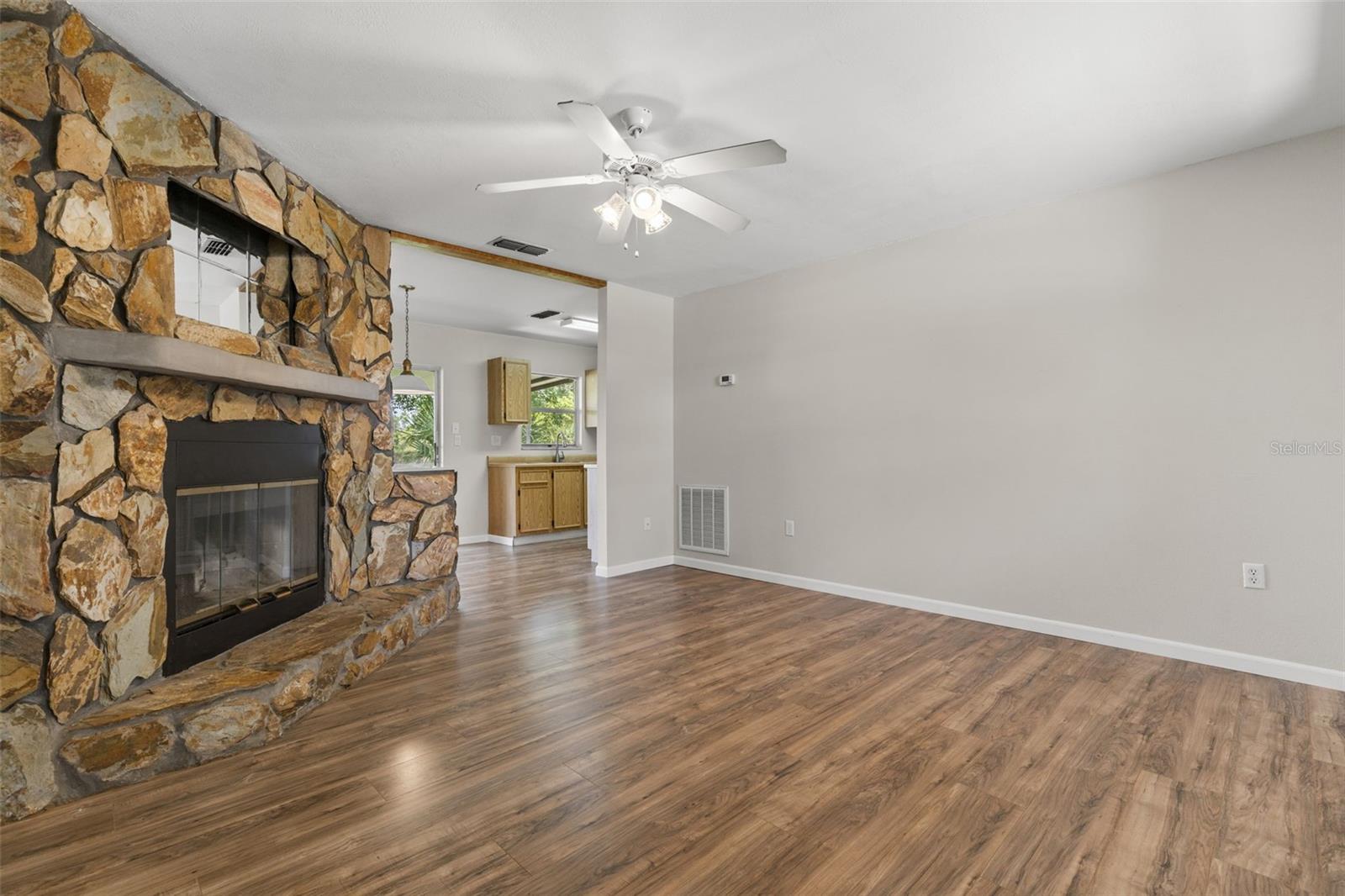 1035 AXLEWOOD CIR