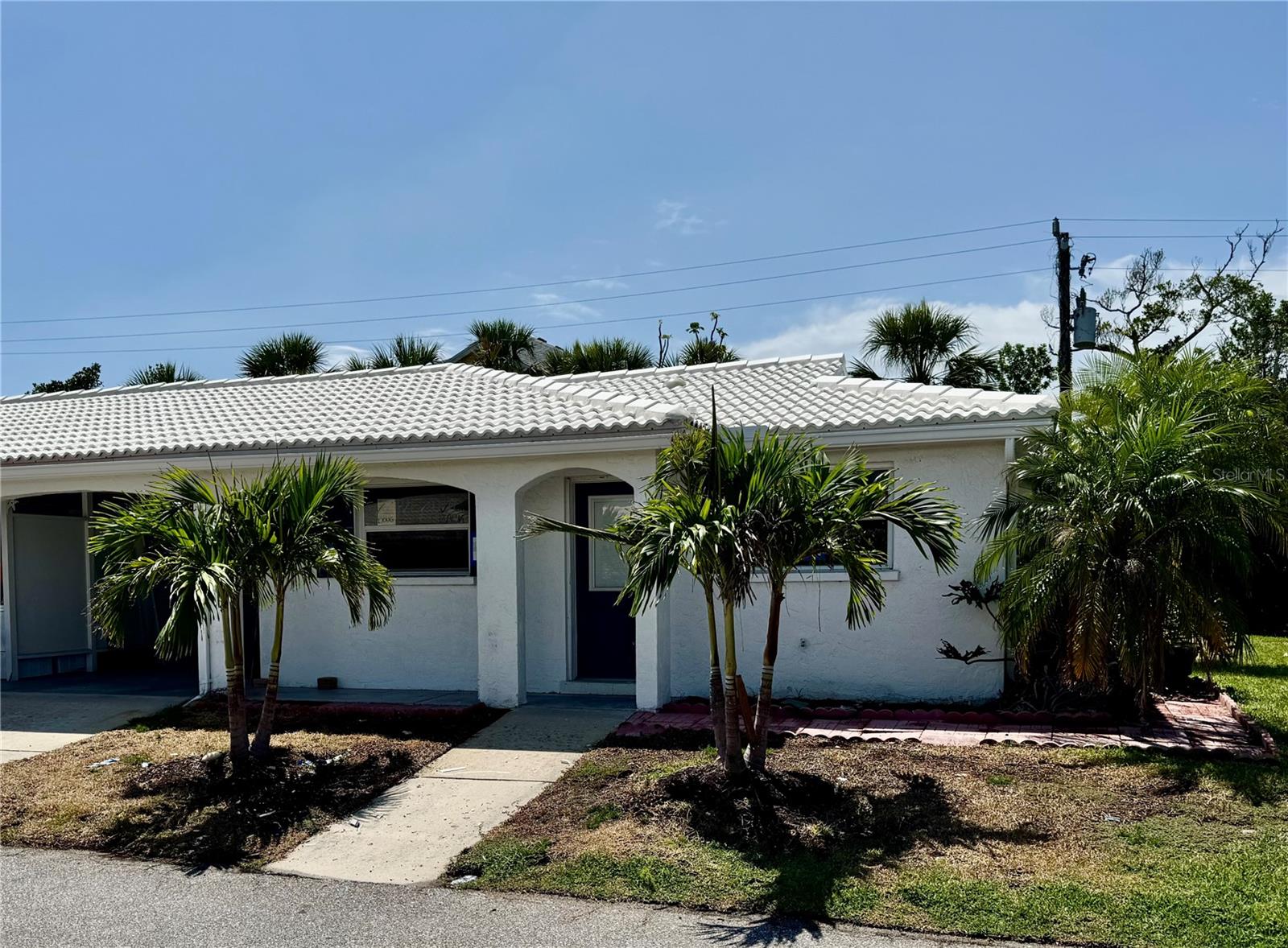 594 SPANISH DR S