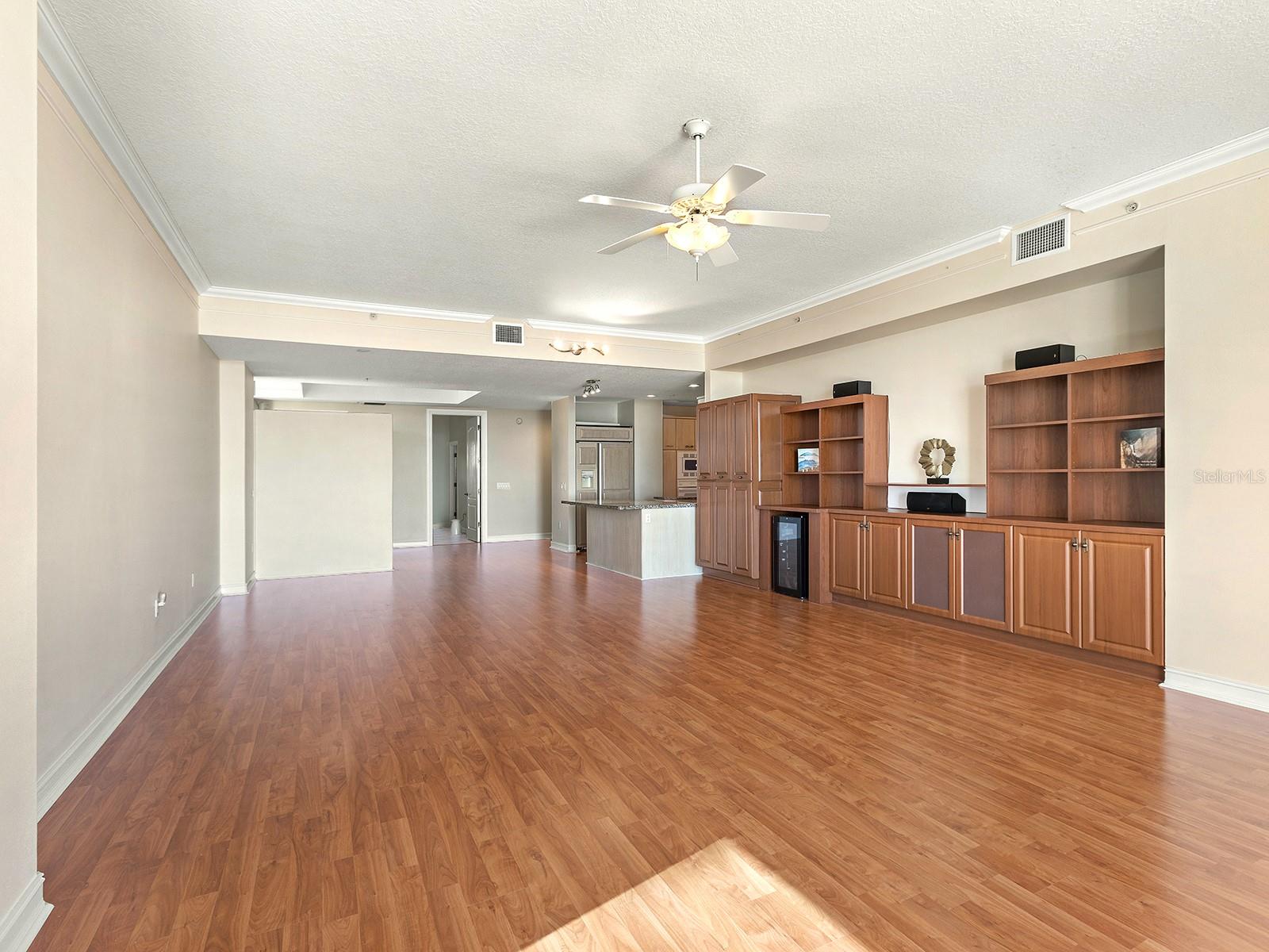 1233 N GULFSTREAM AVE #401