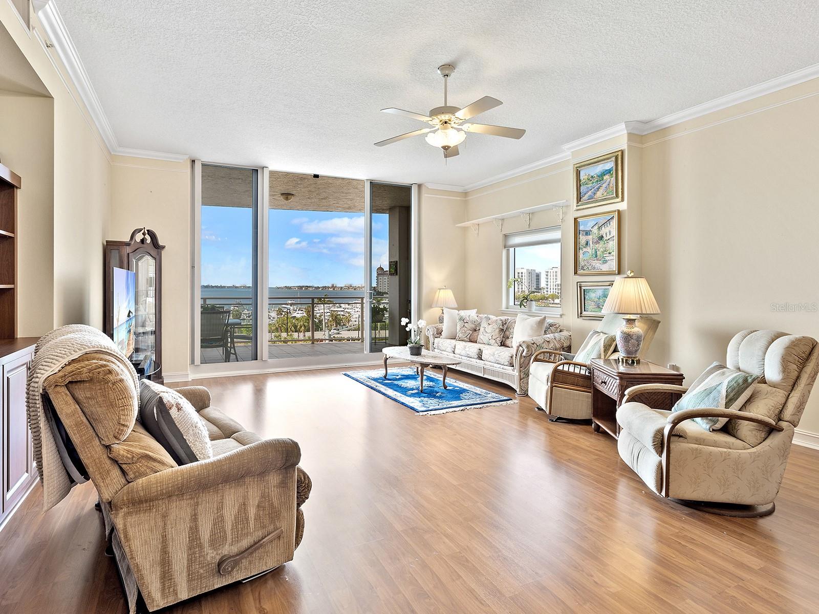 1233 N GULFSTREAM AVE #401