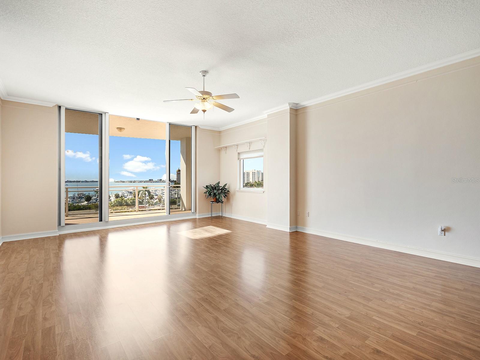 1233 N GULFSTREAM AVE #401