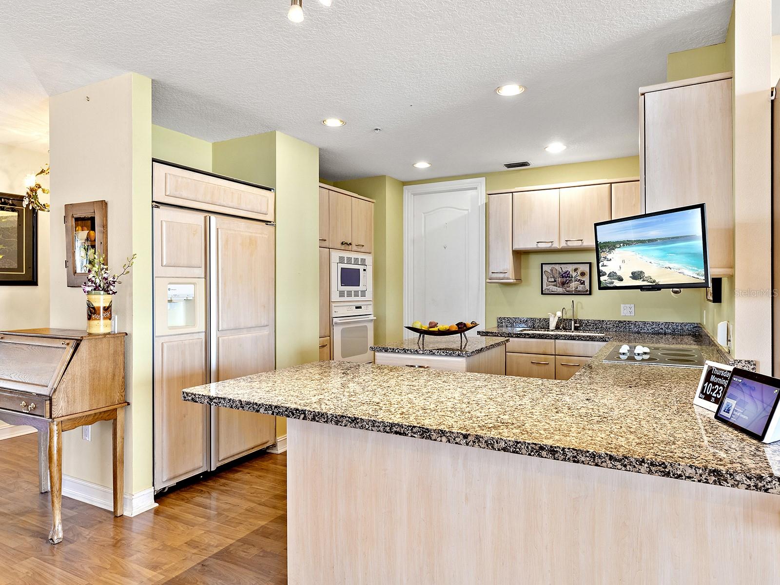 1233 N GULFSTREAM AVE #401