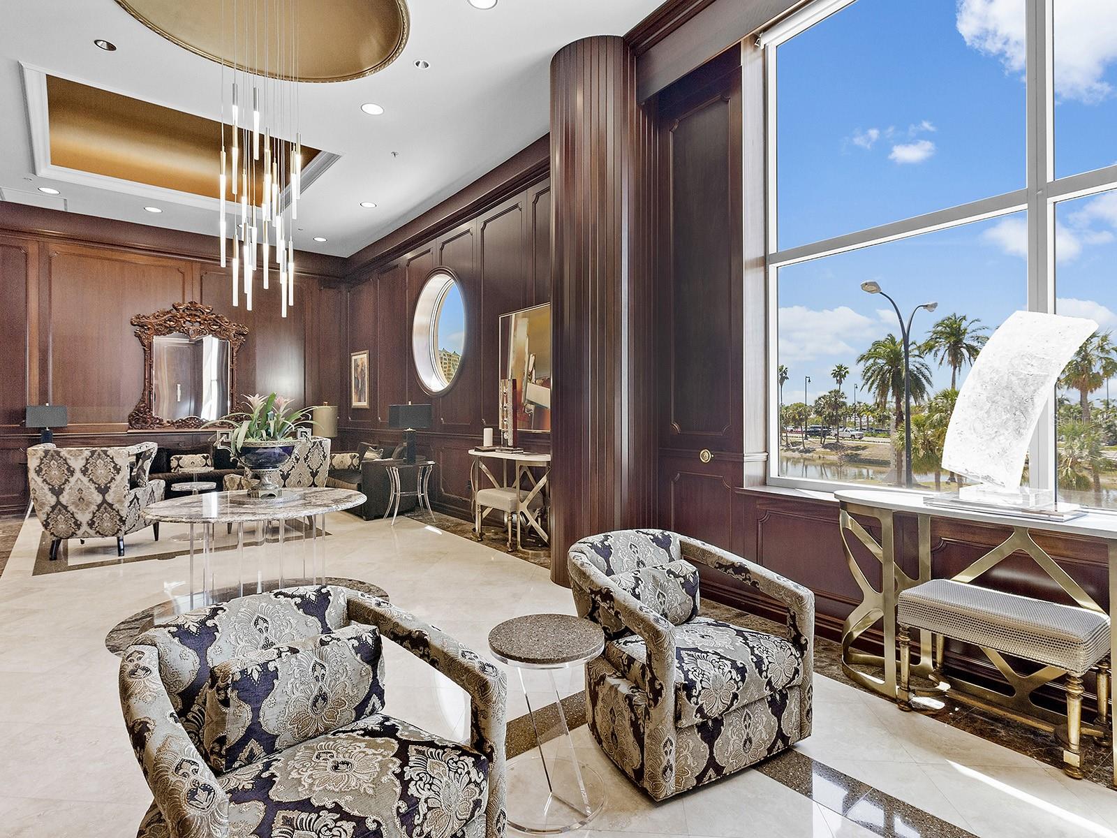 1233 N GULFSTREAM AVE #401