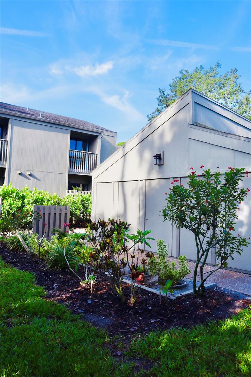 137 WOODLAND PL