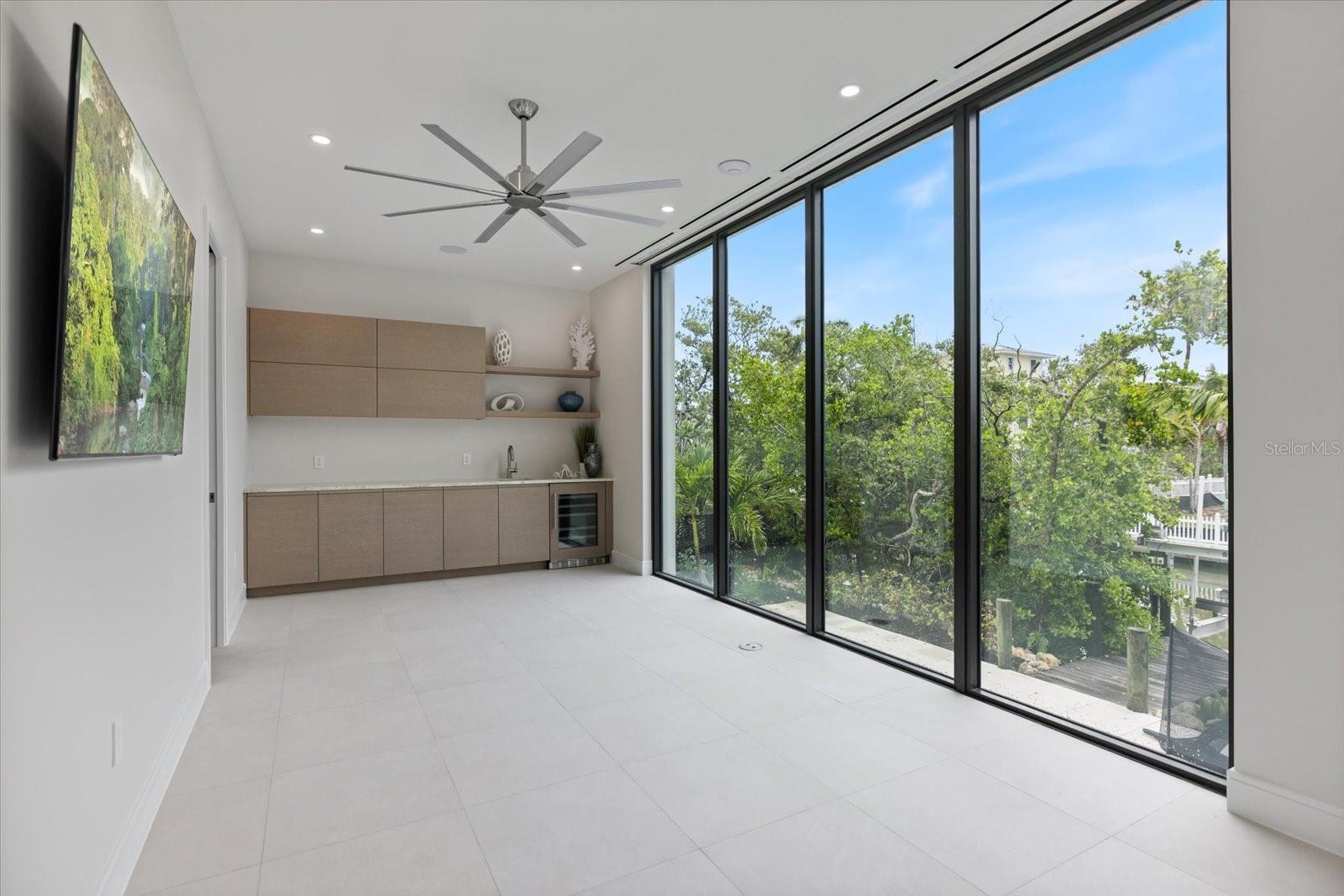590 DE NARVAEZ DR