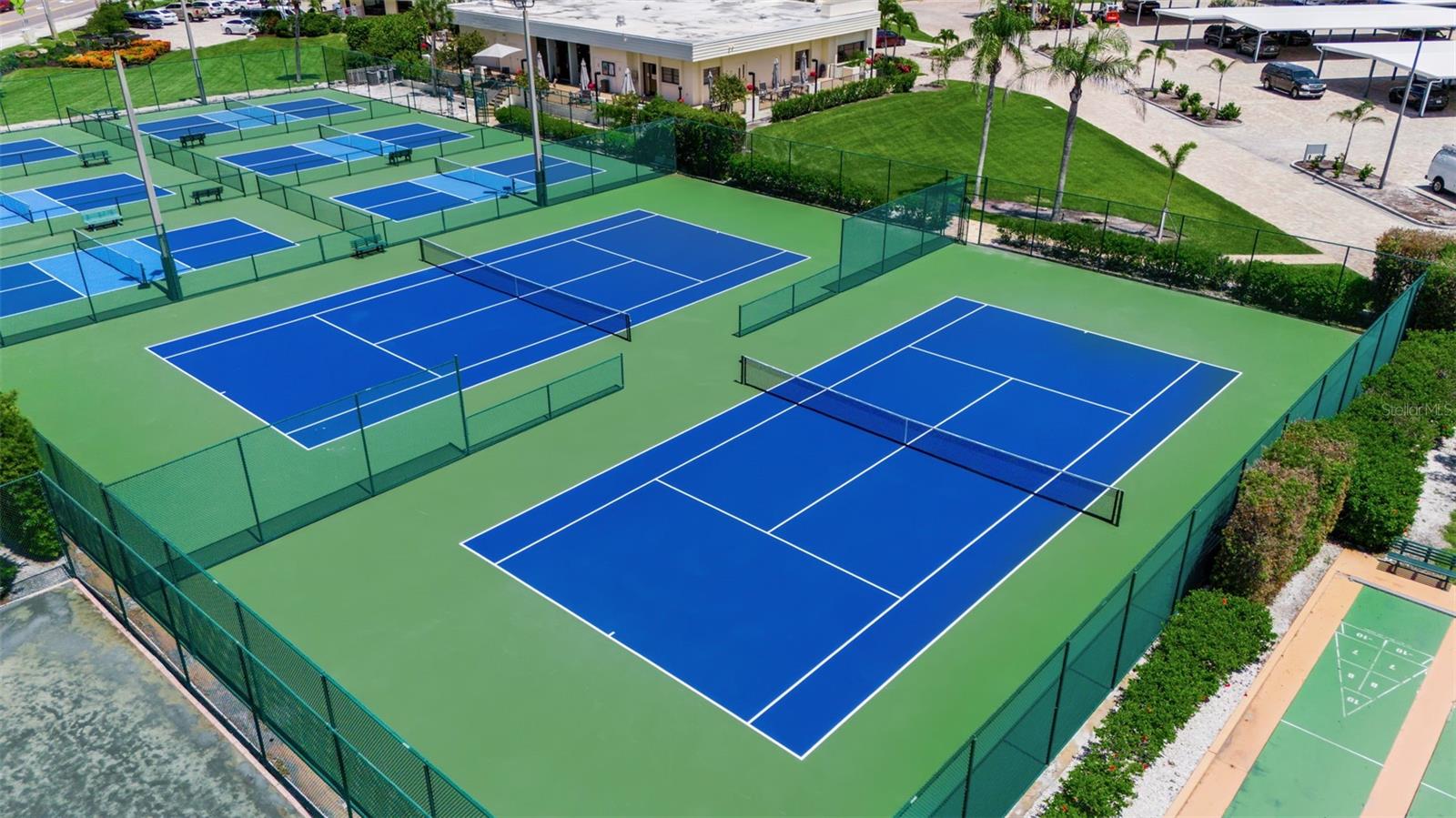 5740 MIDNIGHT PASS RD #405