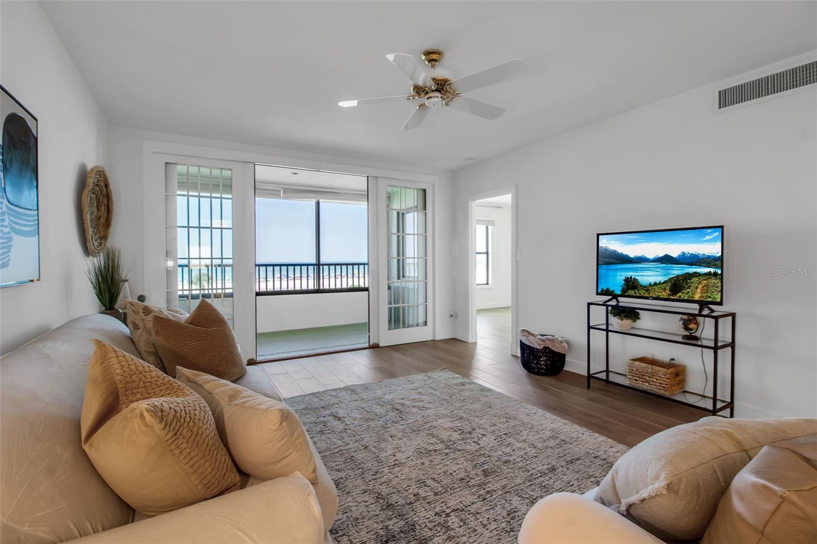 5740 MIDNIGHT PASS RD #405