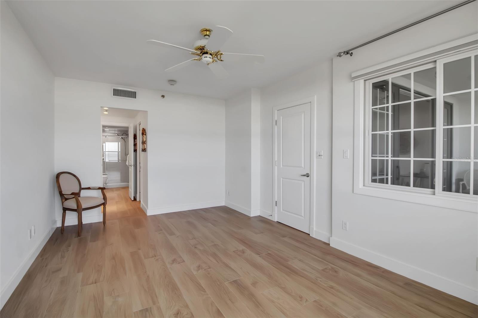 5740 MIDNIGHT PASS RD #405