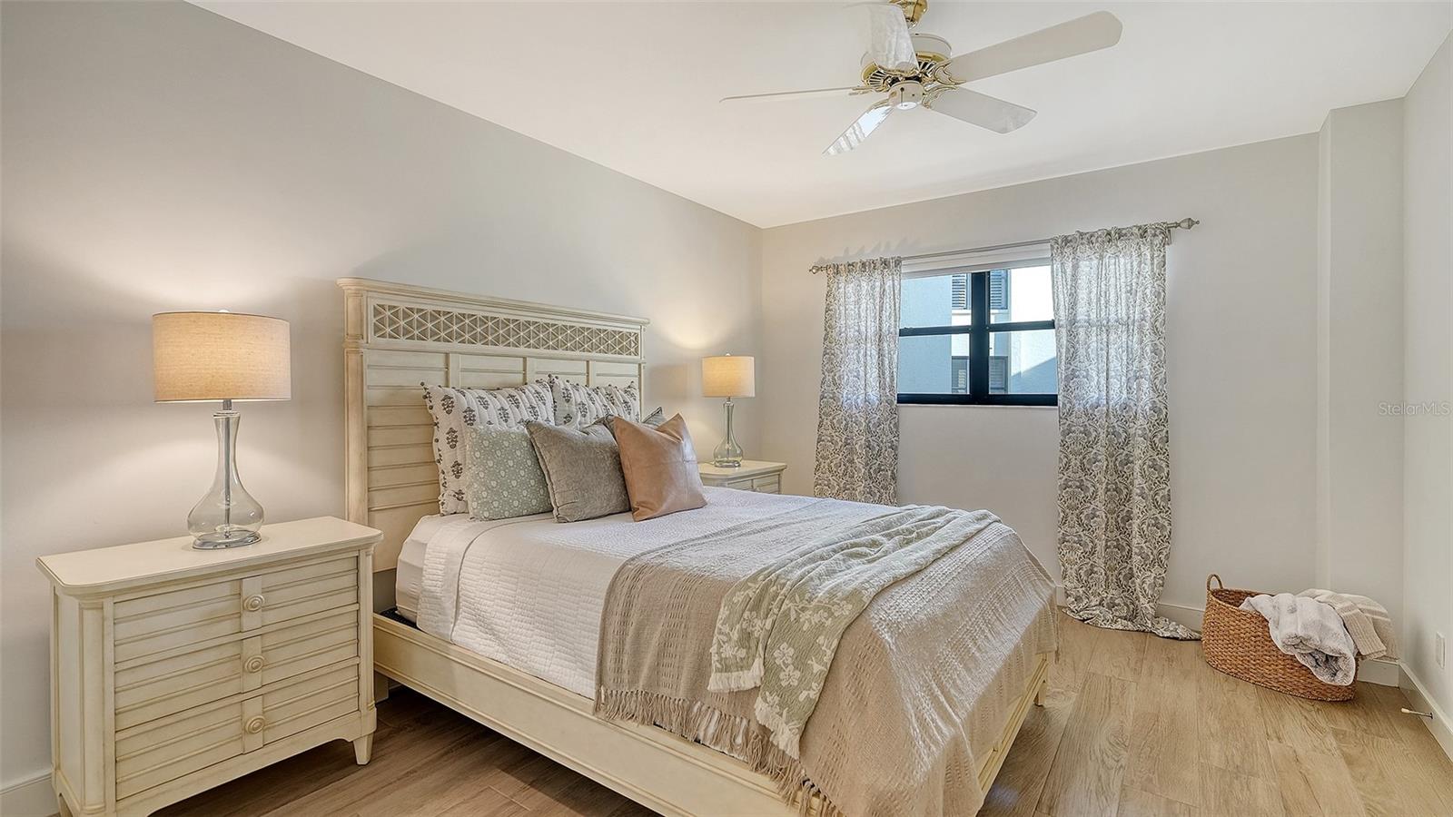 5740 MIDNIGHT PASS RD #405