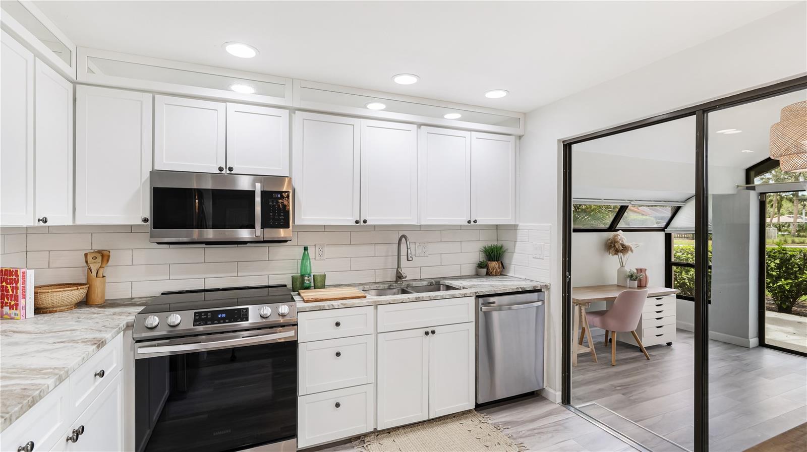 2383 LAKESIDE MEWS #D3