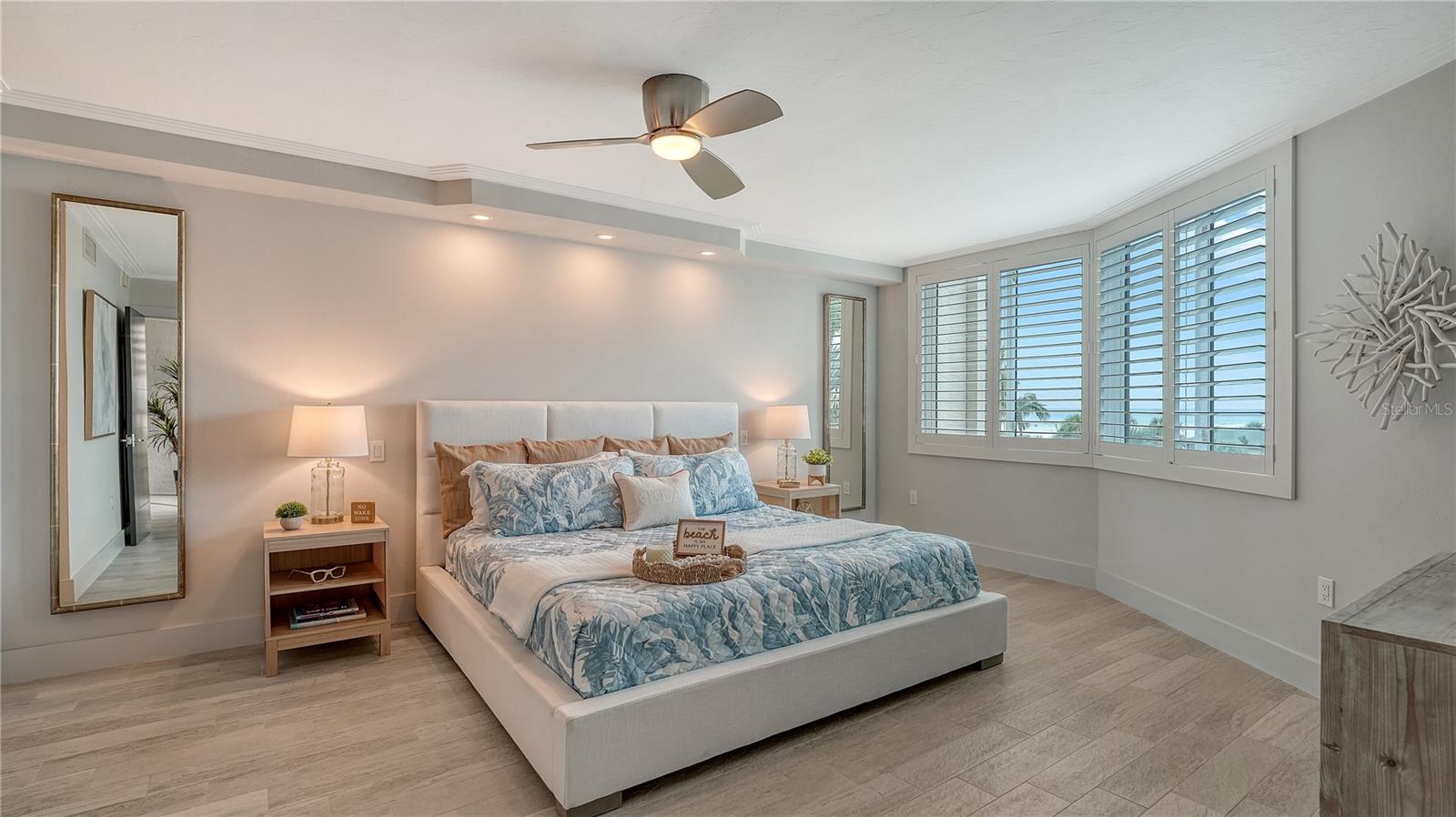 5880 MIDNIGHT PASS RD #403