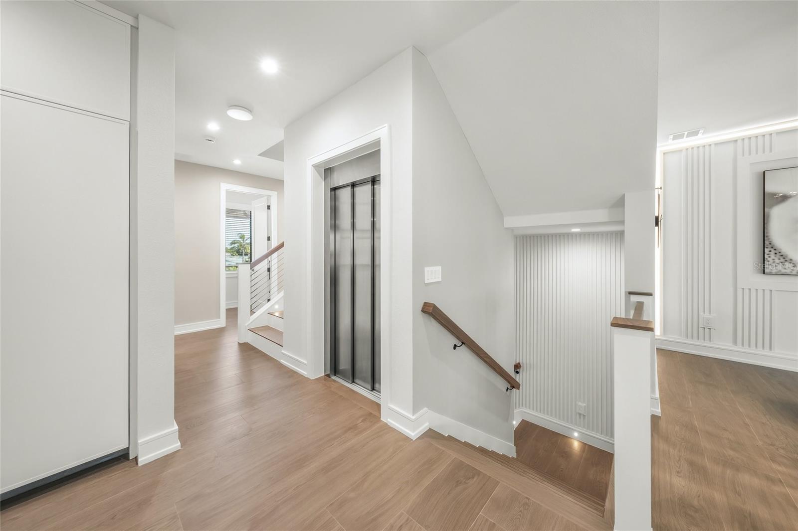 455 CLEVELAND DR