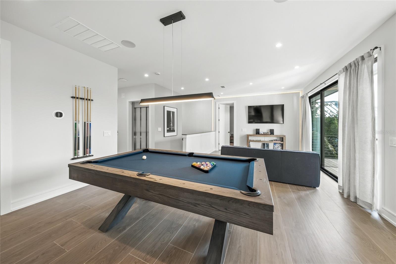 455 CLEVELAND DR