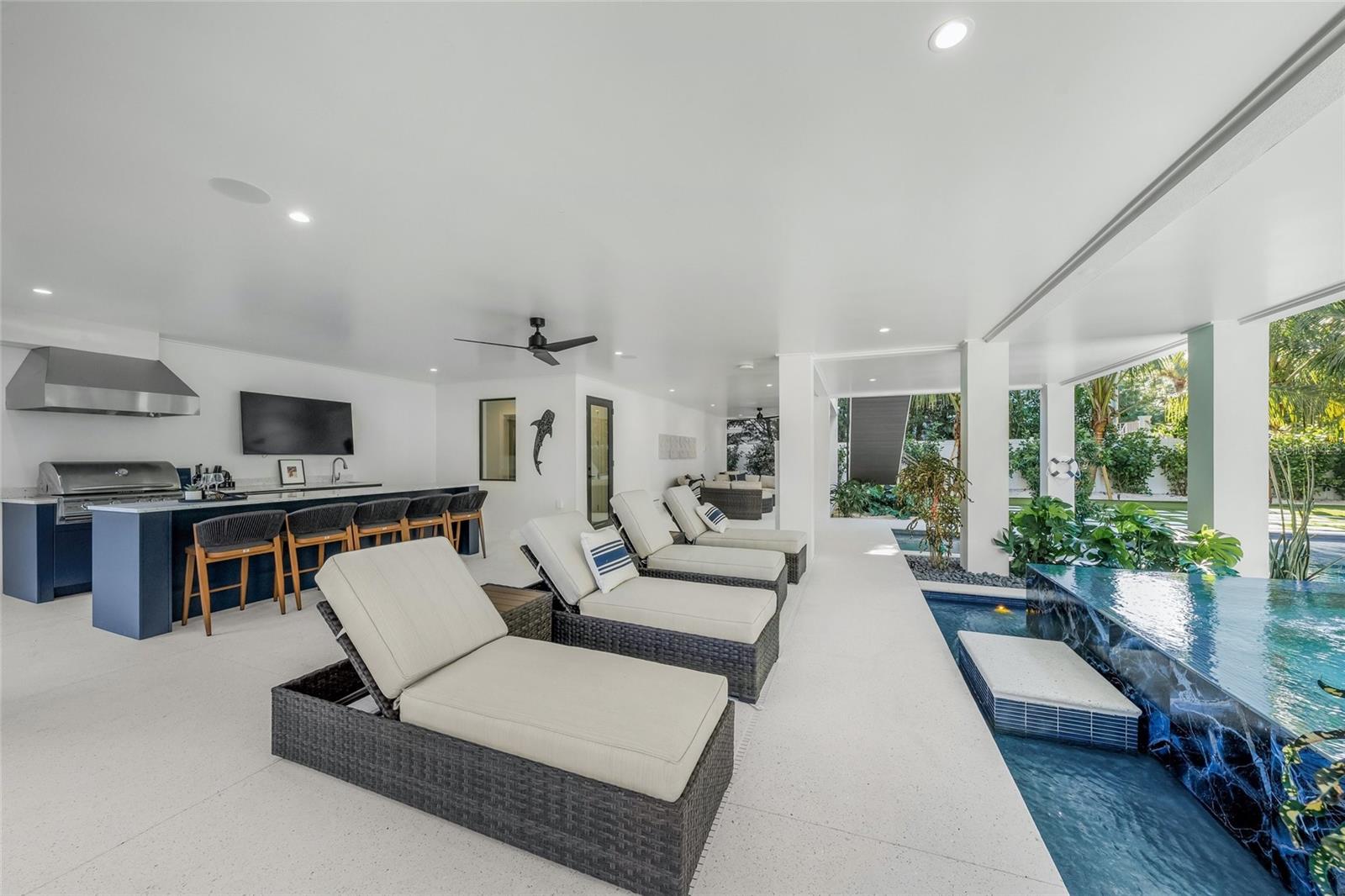 455 CLEVELAND DR