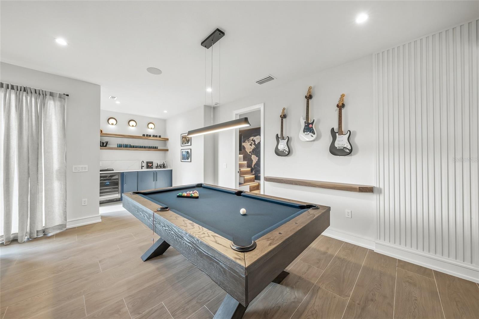 455 CLEVELAND DR