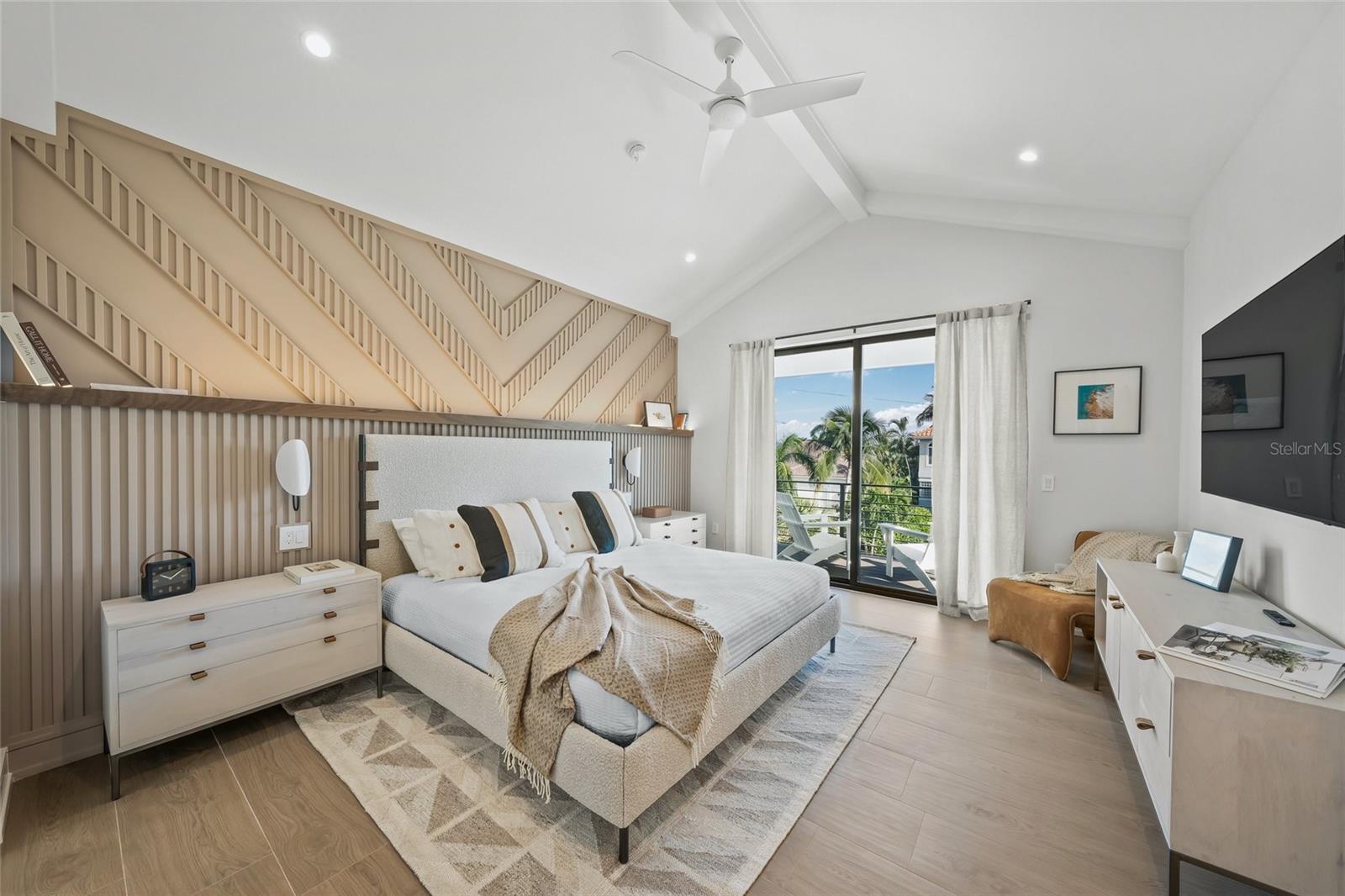455 CLEVELAND DR