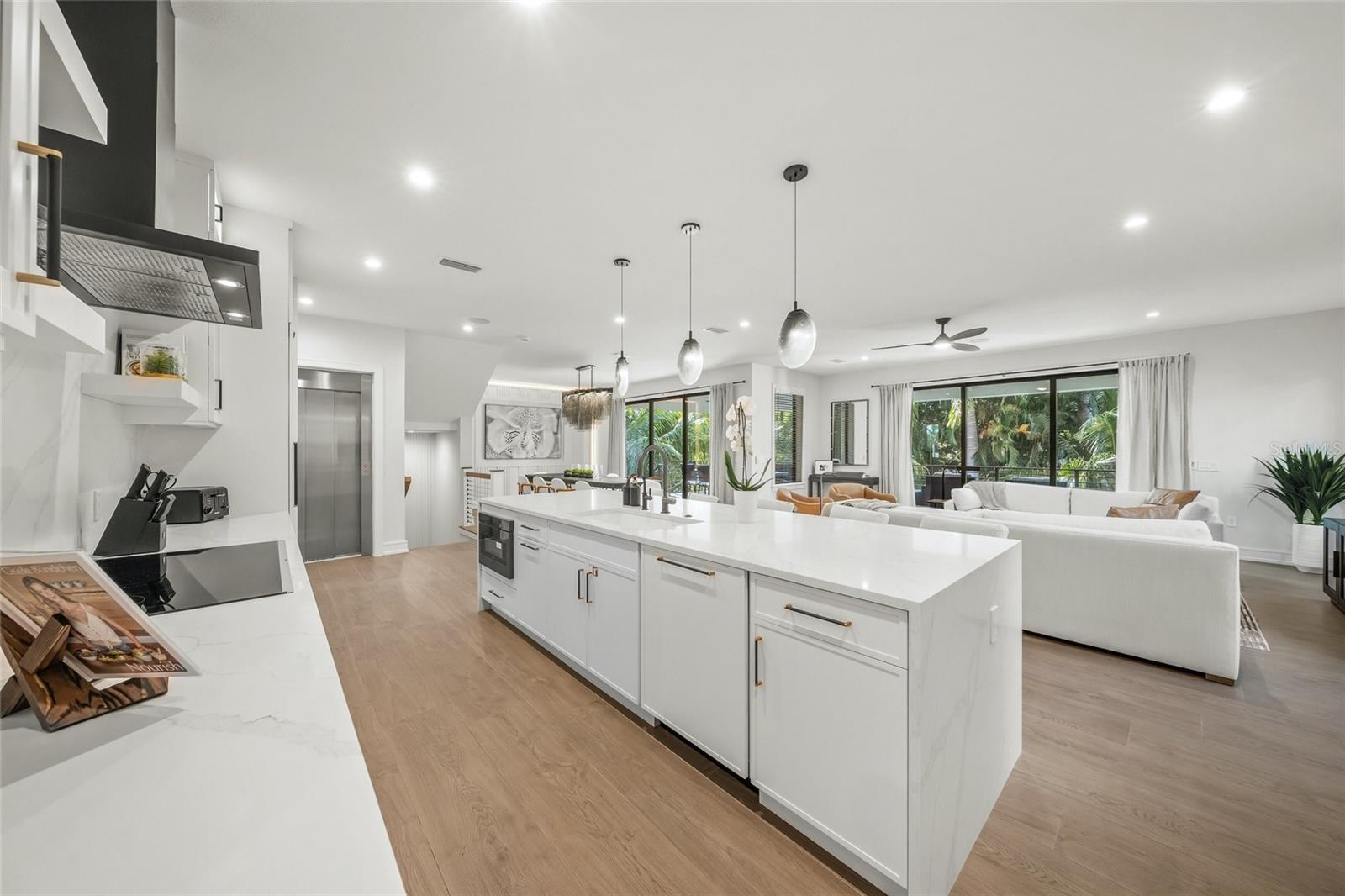 455 CLEVELAND DR