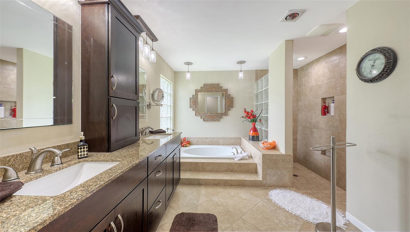 3931 TORREY PINES BLVD