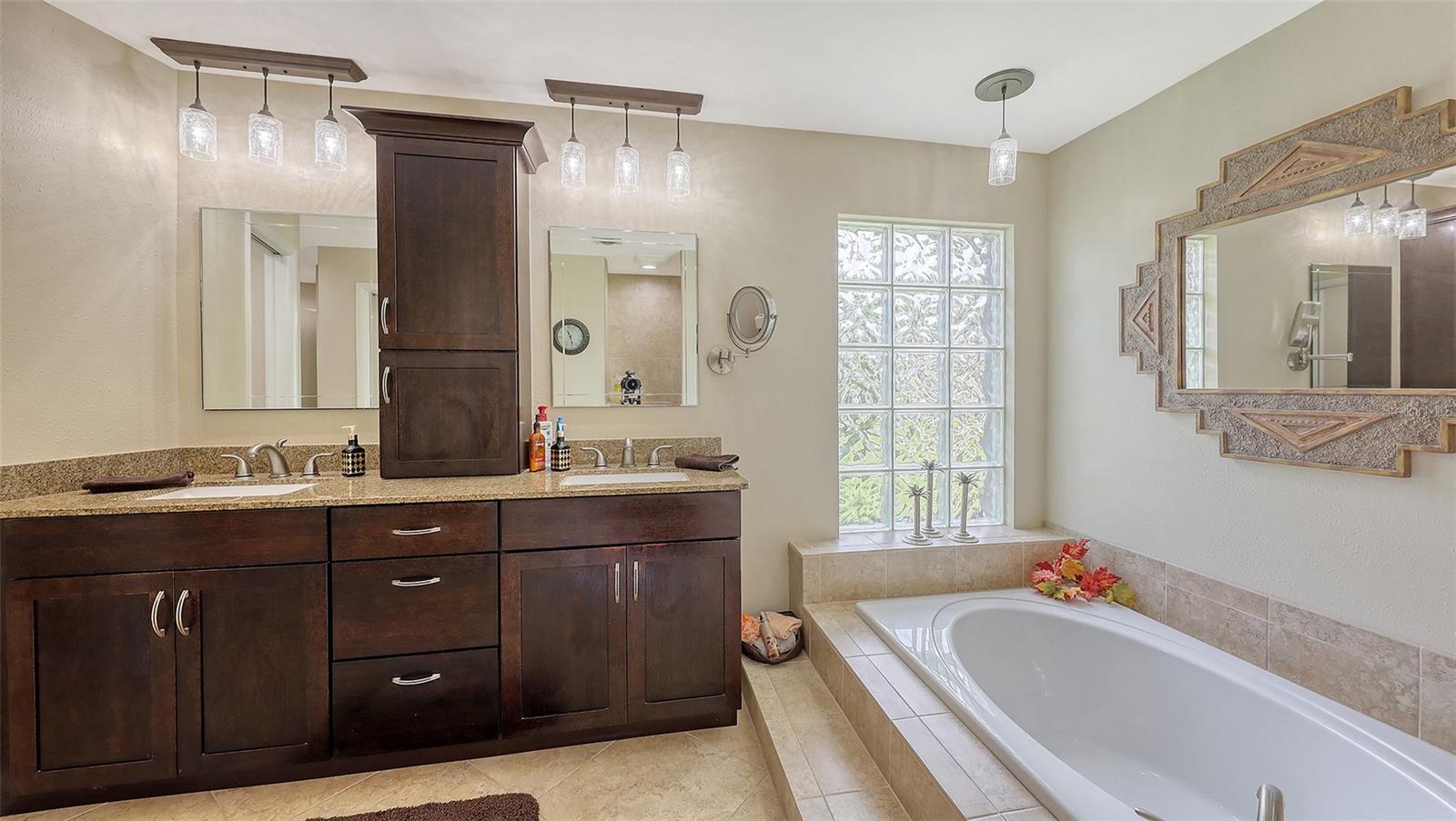 3931 TORREY PINES BLVD