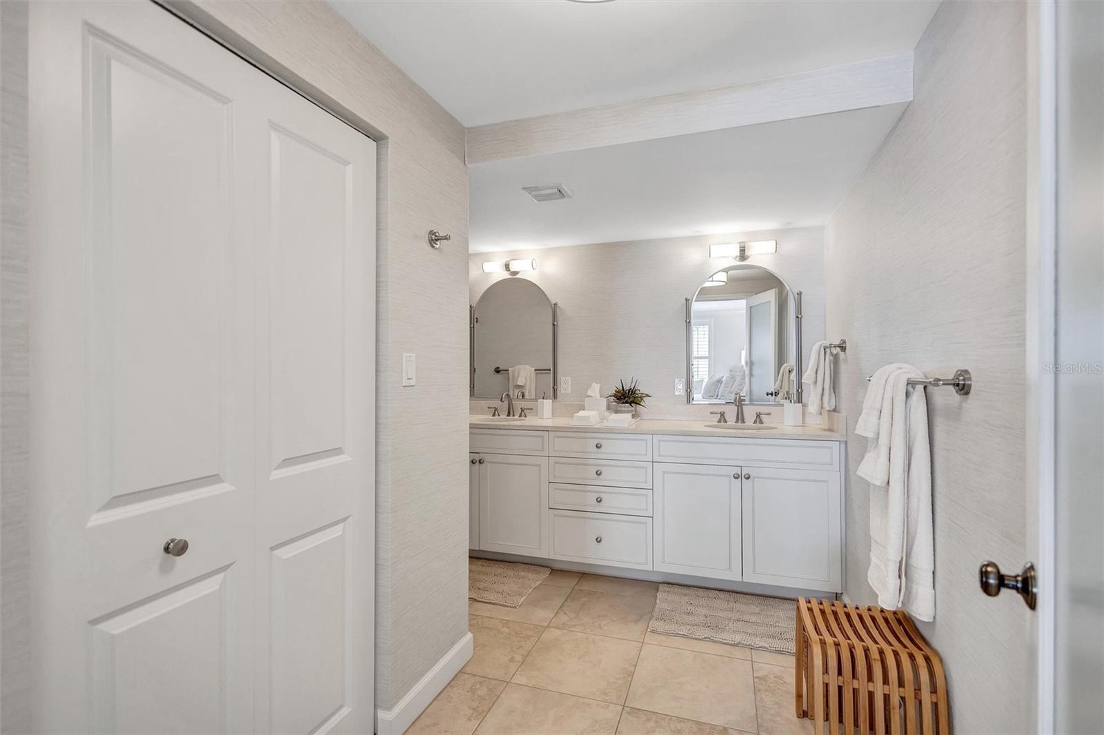 6480 MIDNIGHT PASS RD #211