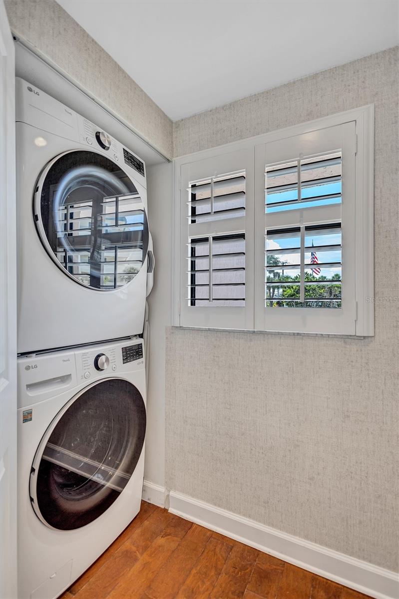 6480 MIDNIGHT PASS RD #211