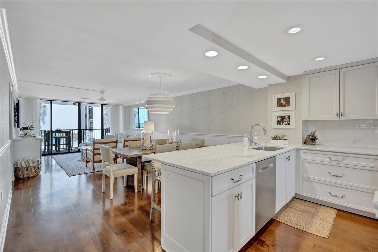 6480 MIDNIGHT PASS RD #211