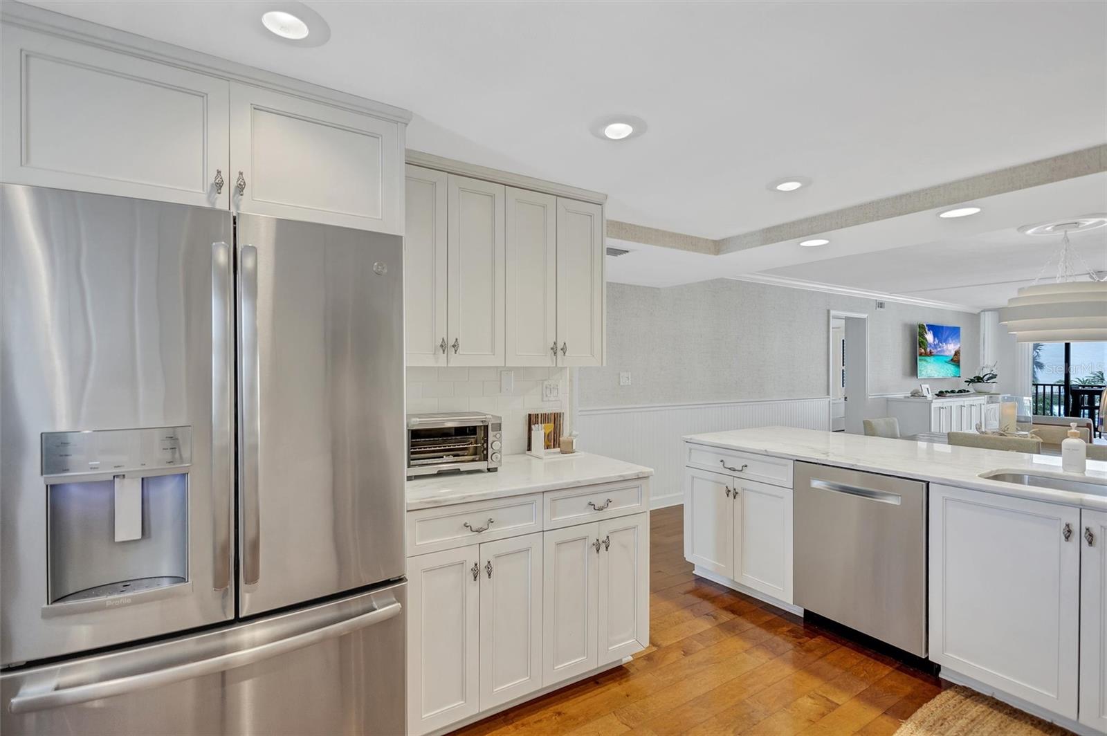 6480 MIDNIGHT PASS RD #211