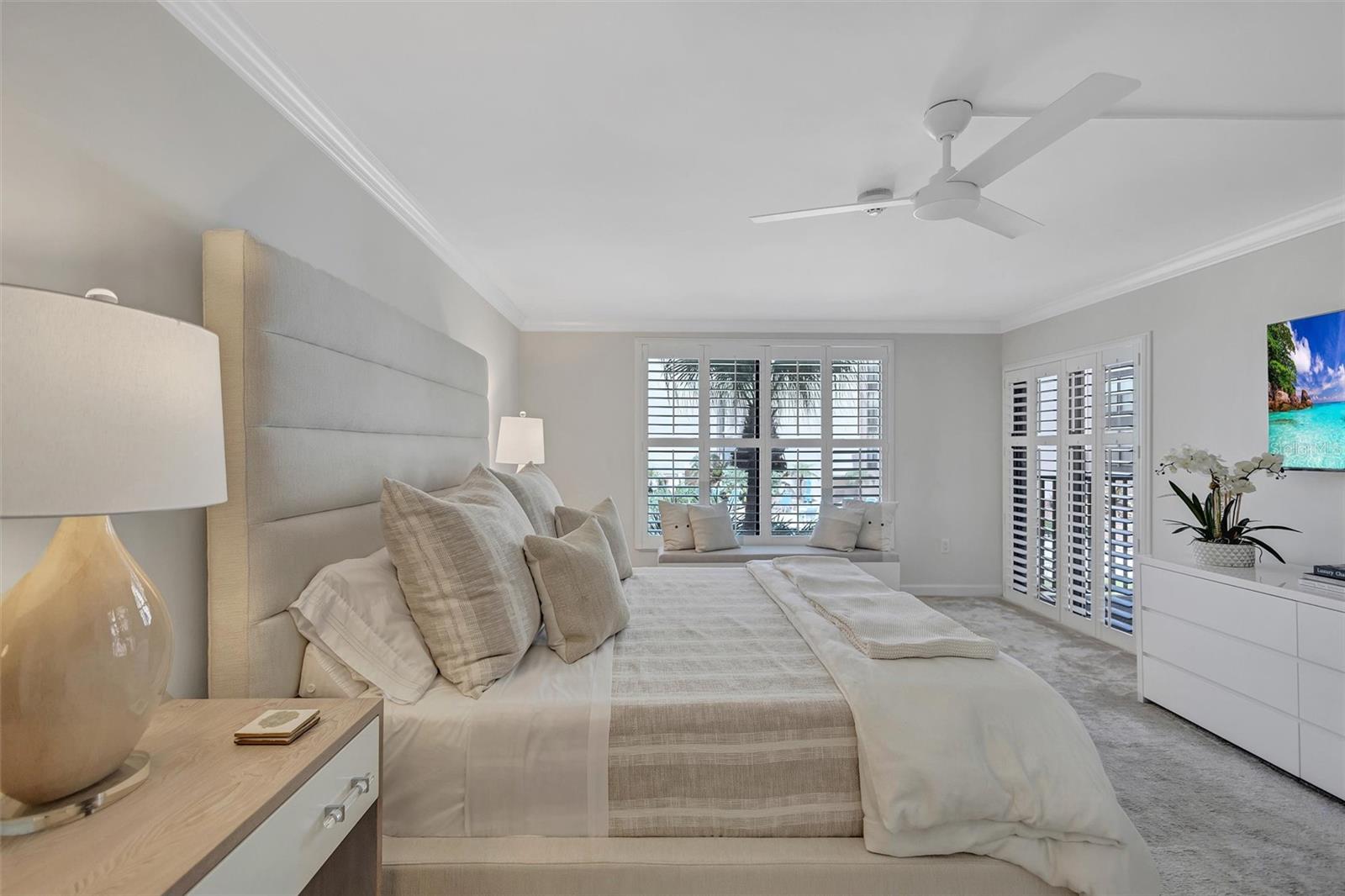 6480 MIDNIGHT PASS RD #211