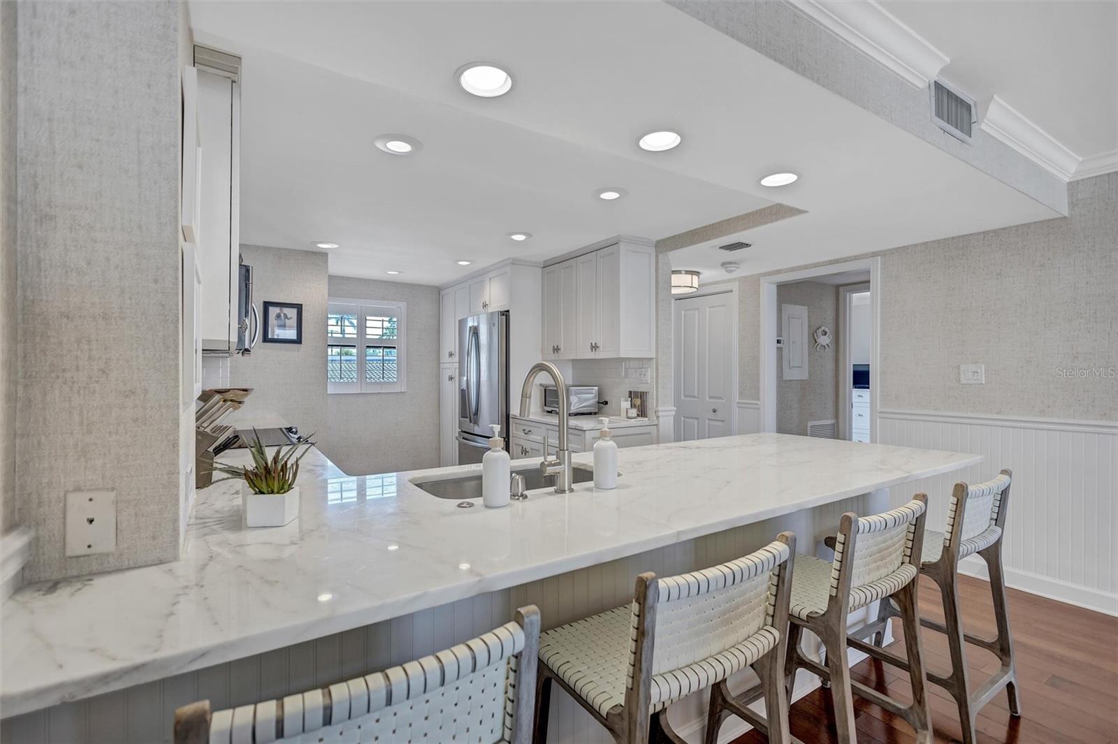 6480 MIDNIGHT PASS RD #211