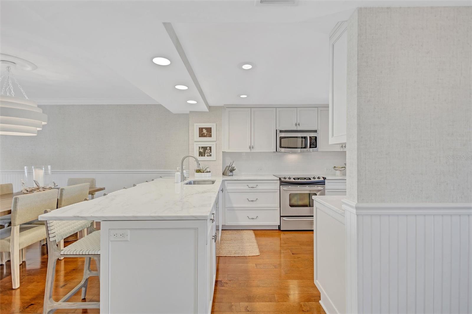 6480 MIDNIGHT PASS RD #211