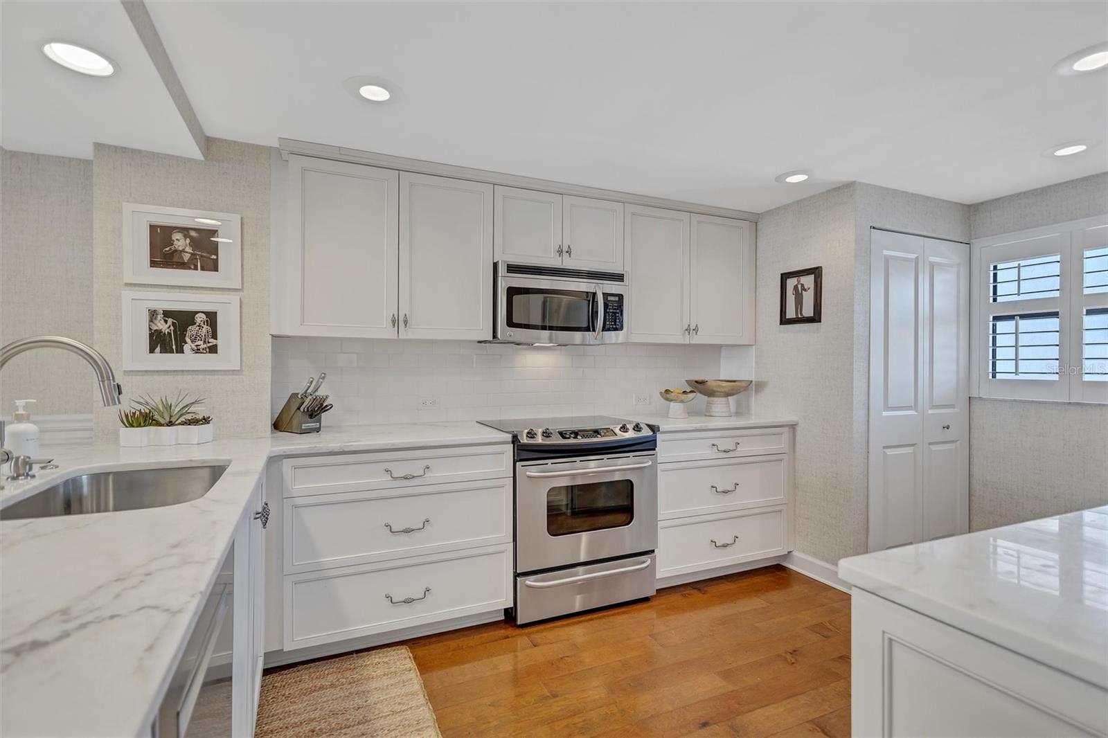 6480 MIDNIGHT PASS RD #211