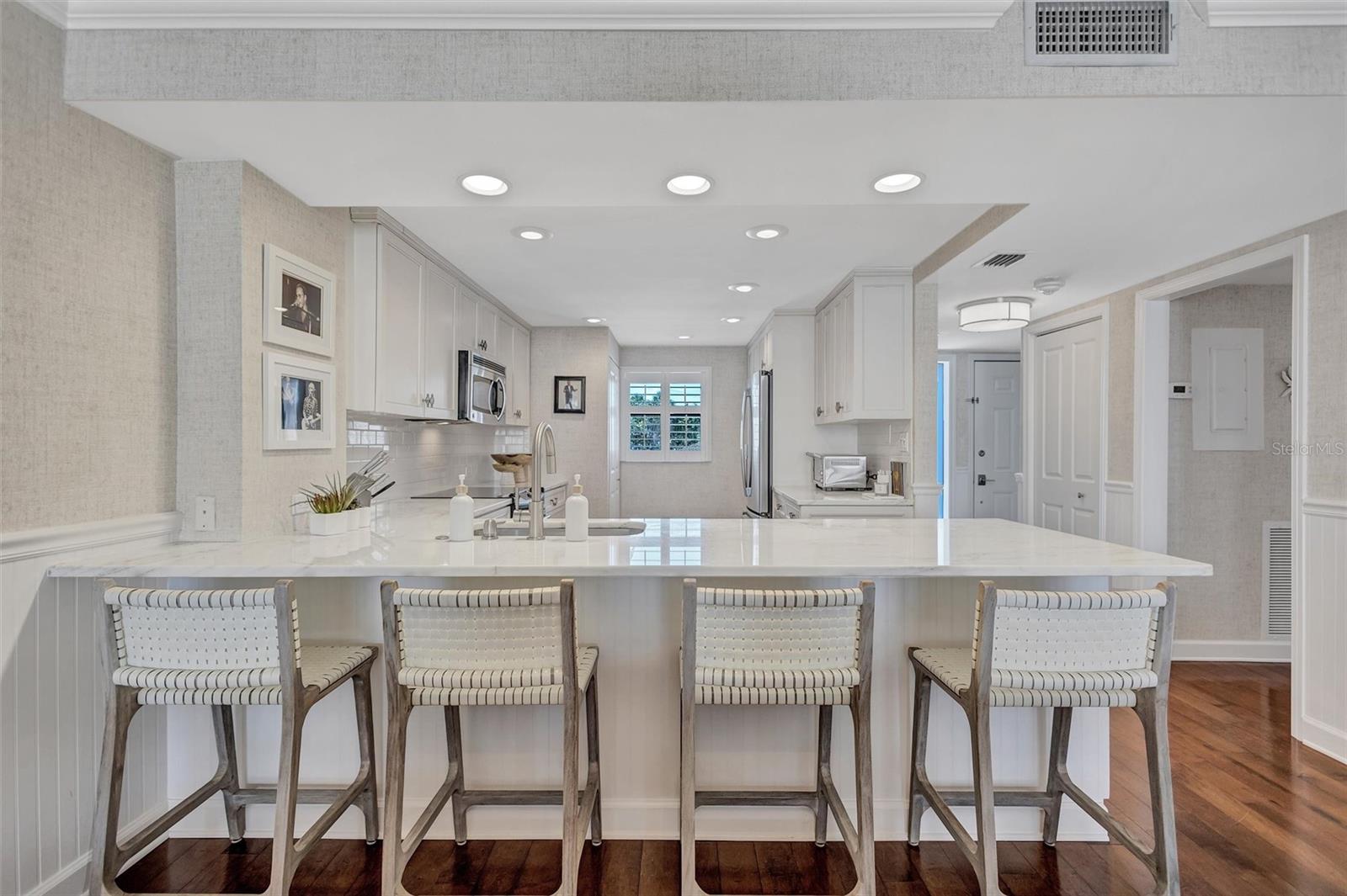 6480 MIDNIGHT PASS RD #211