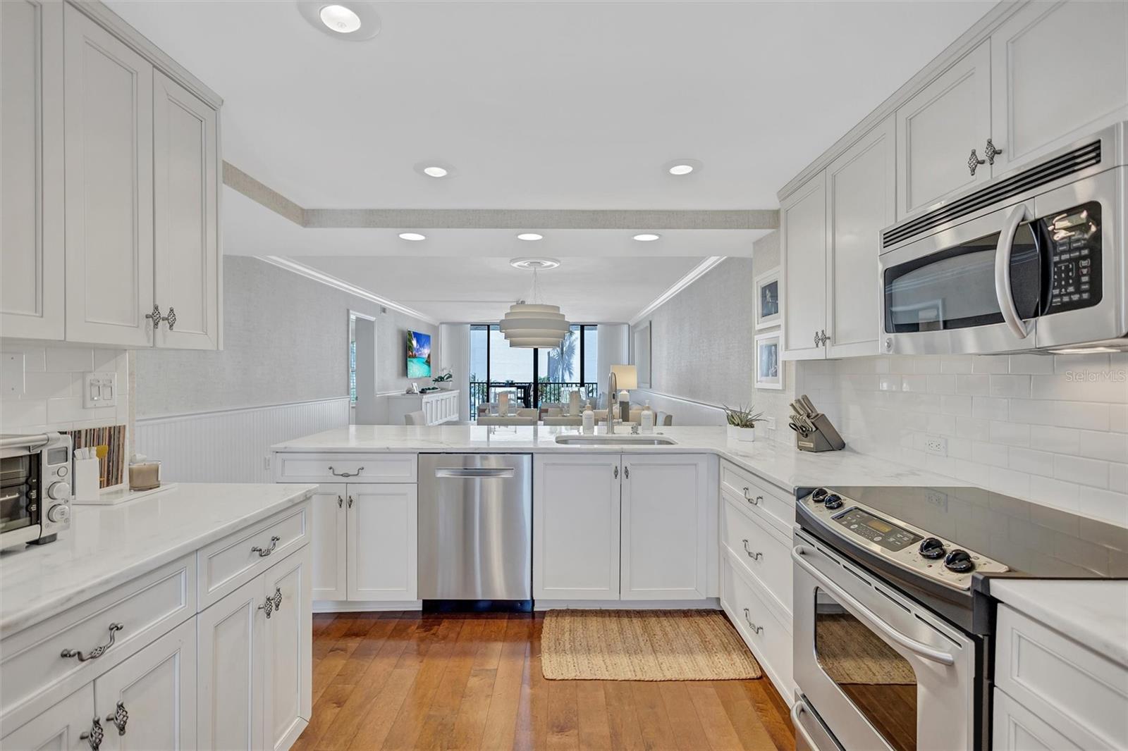 6480 MIDNIGHT PASS RD #211