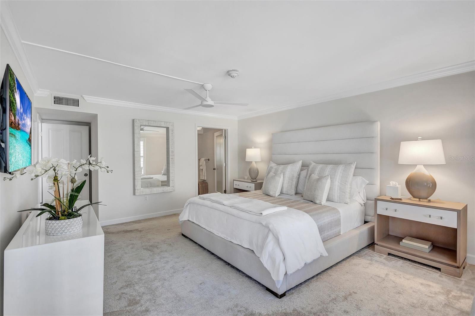 6480 MIDNIGHT PASS RD #211